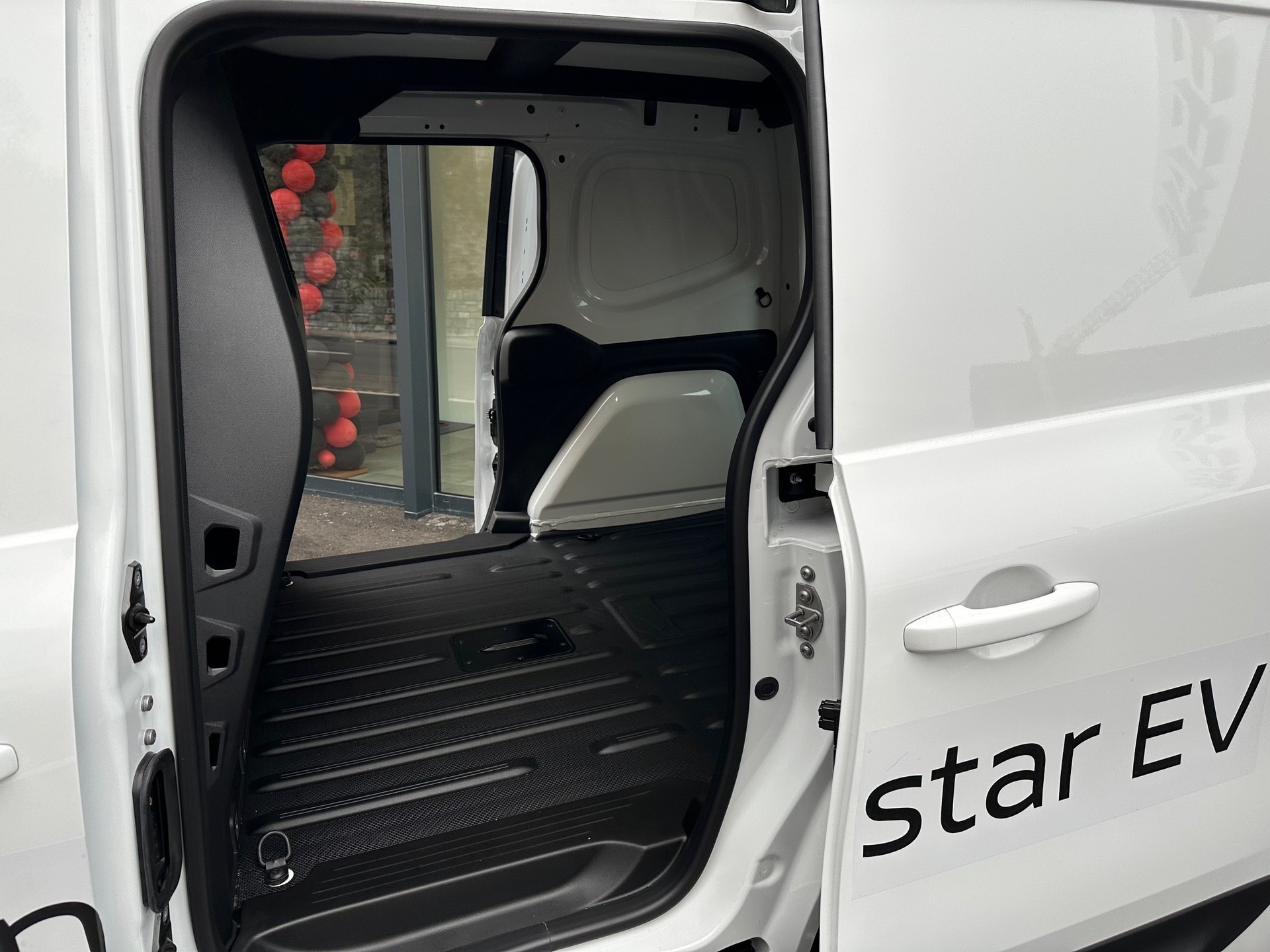 NISSAN Townstar EV45 kWh 22kW L1 Tekna-image-5