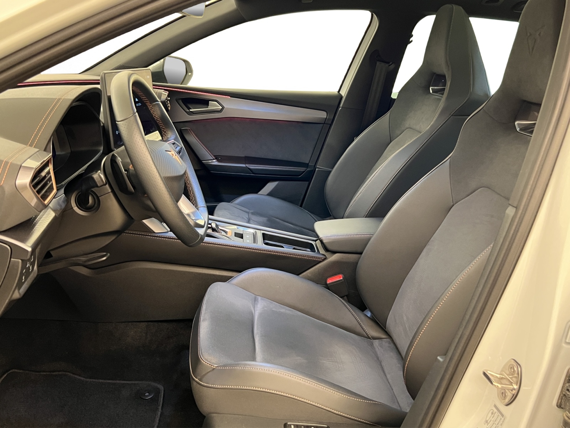 CUPRA Leon ST 2.0 TSI 333PS VZ 4Drive-image-4