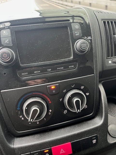 PEUGEOT Boxer 2.0 HDI 335 Active L2H2-image-4