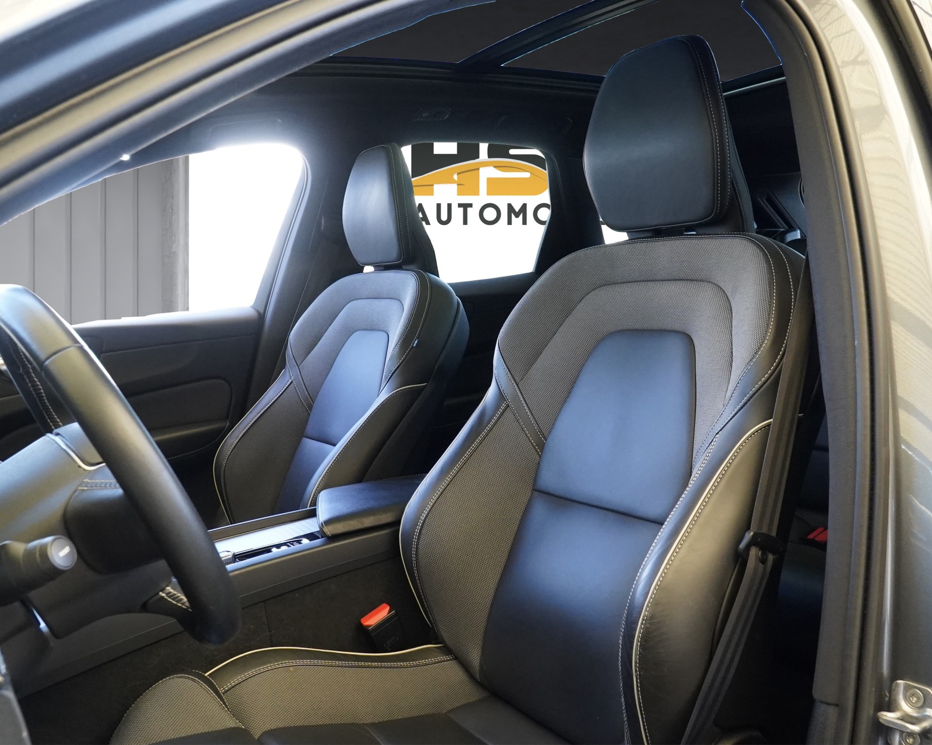 VOLVO XC60 B5 Benzin Mild Hybrid AWD R-Design Geartronic *CH Fahrzeug & Werksgarantie*-image-10