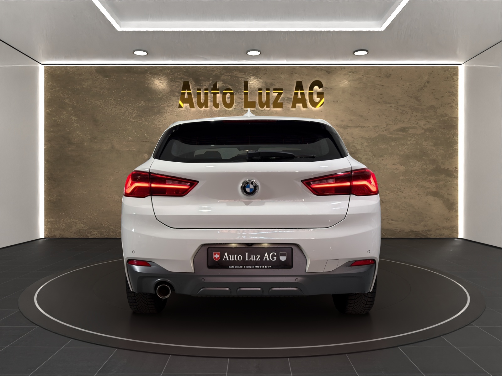 BMW X2 sDrive 18i-showroom-element-2