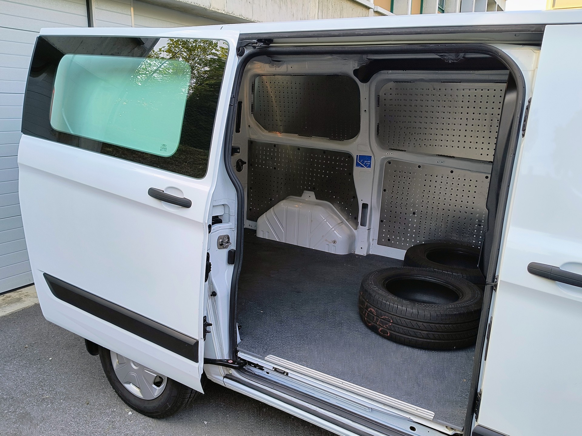 FORD Transit Custom Van 300 L1H1 Trend-image-11