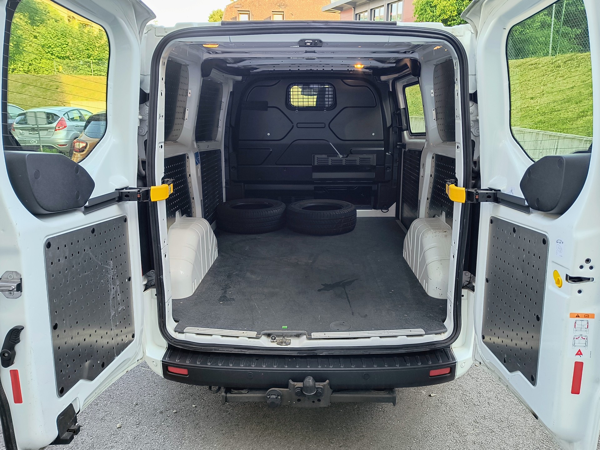 FORD Transit Custom Van 300 L1H1 Trend-image-10