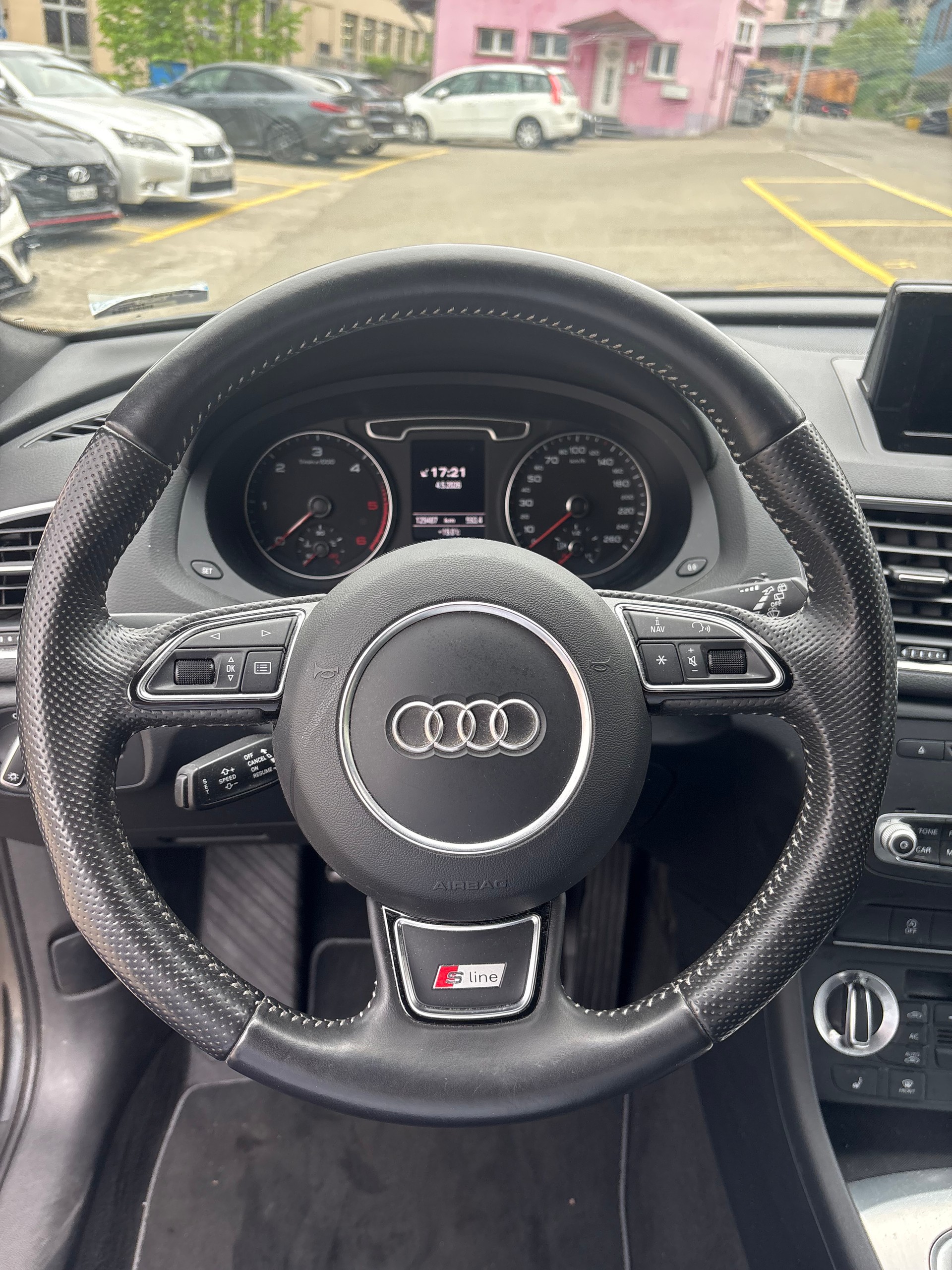 AUDI Q3 2.0 TDI quattro S-tronic-image-7