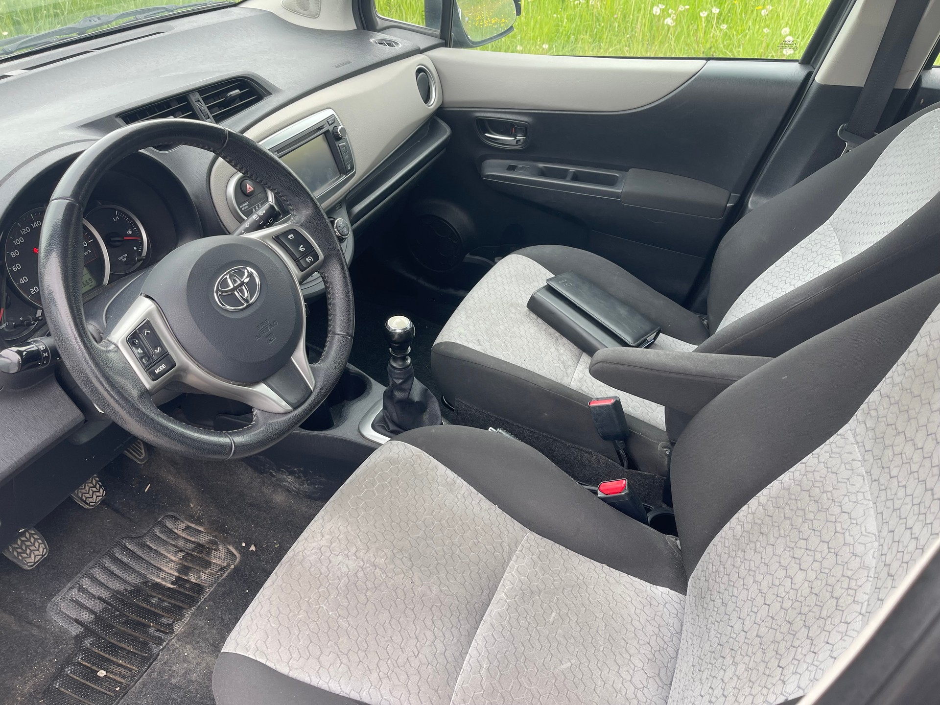 TOYOTA Yaris 1.33 Luna-image-7