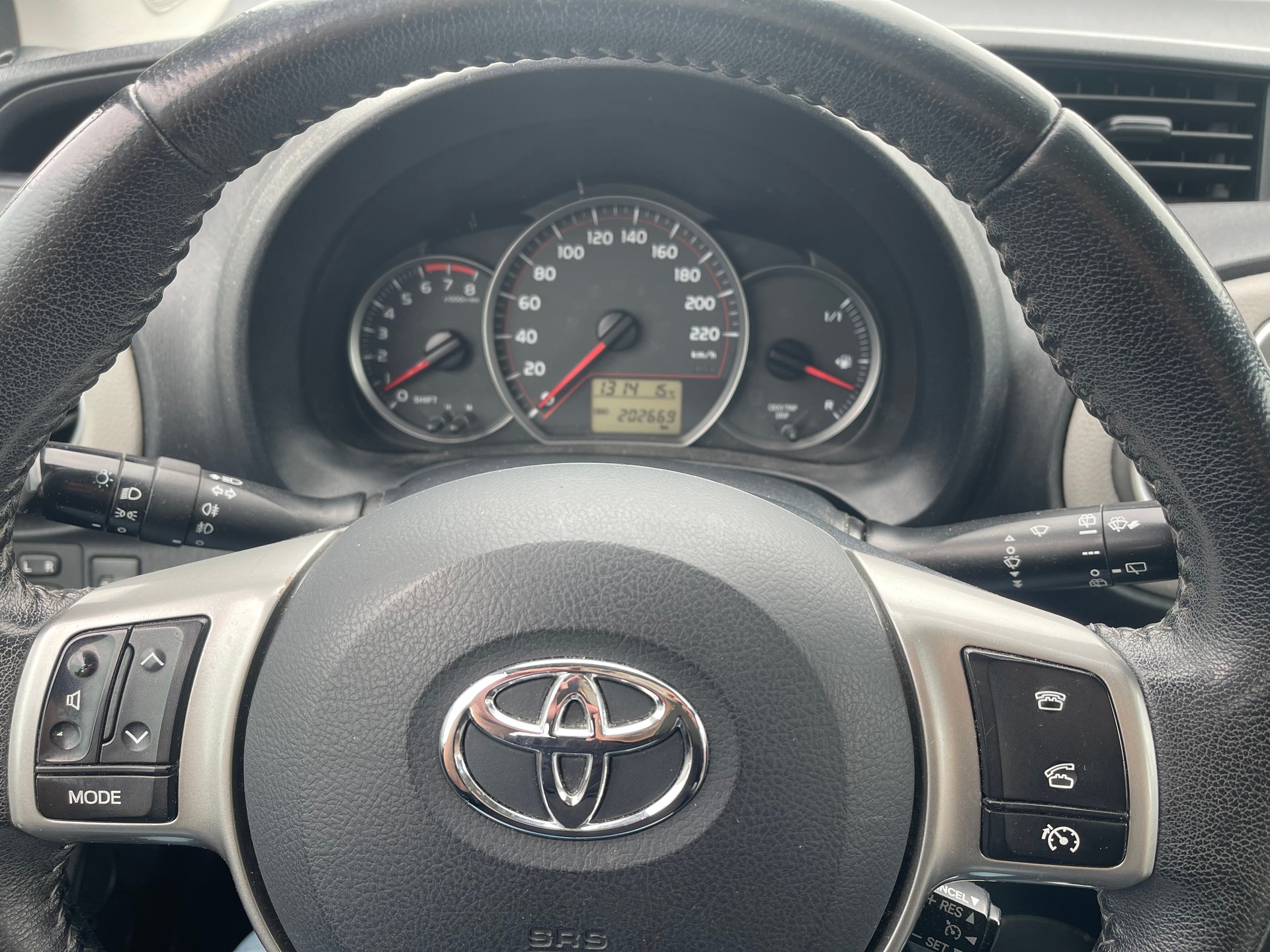 TOYOTA Yaris 1.33 Luna-image-6