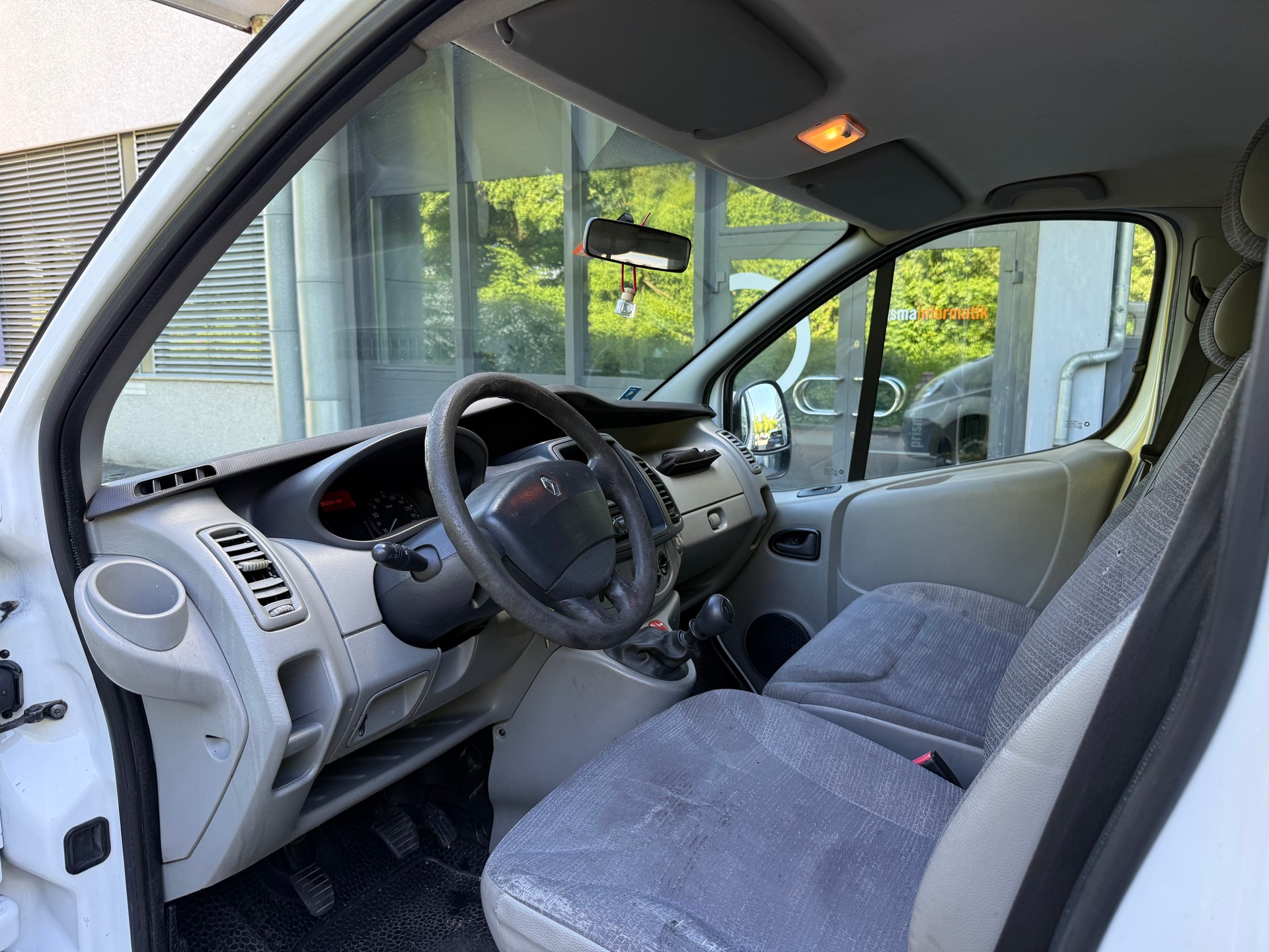 RENAULT Trafic 2.0 dCi 90 2.7t L1H1-image-6