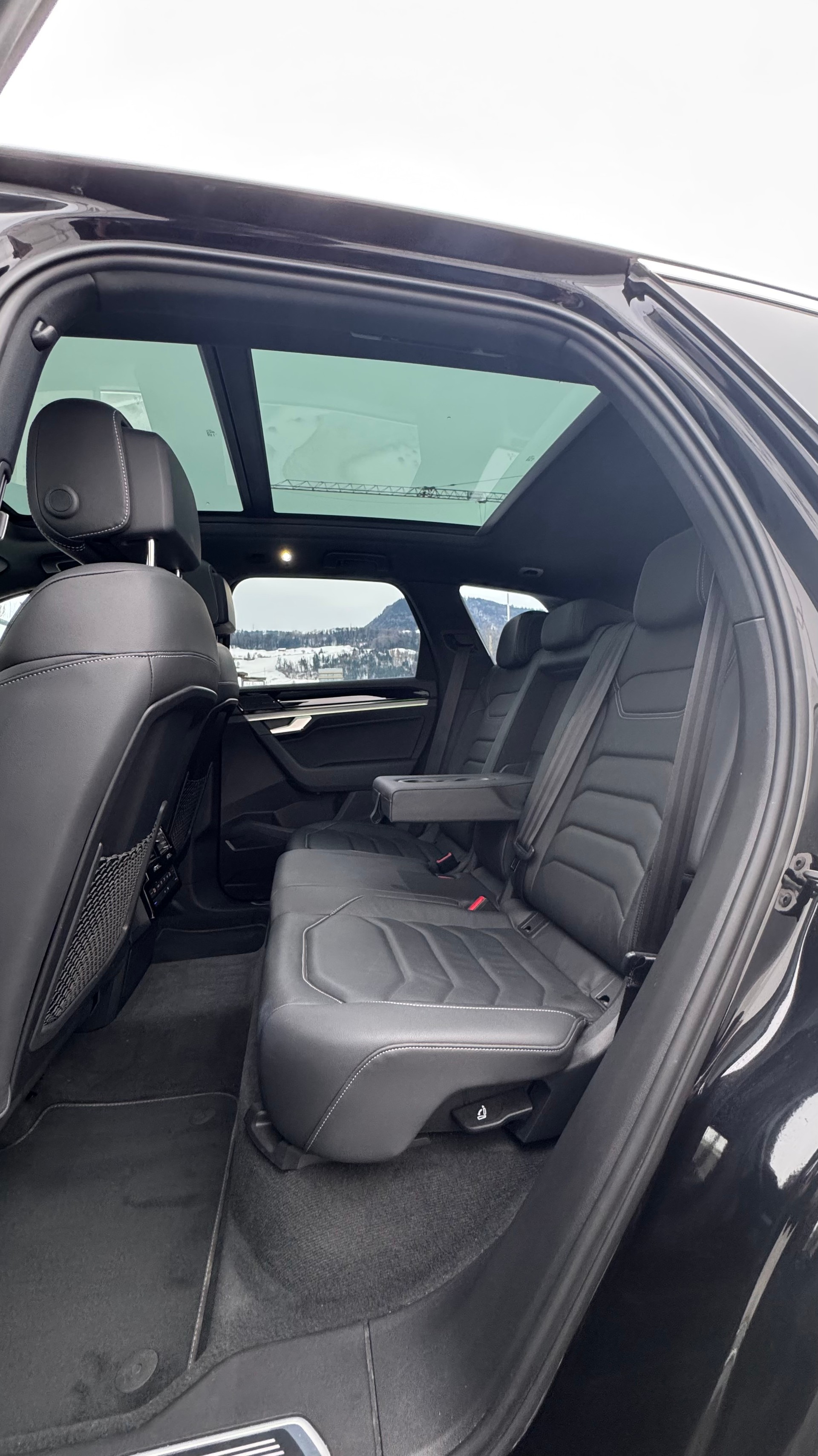 VW Touareg 3.0 TDI R Line Tiptronic-image-15