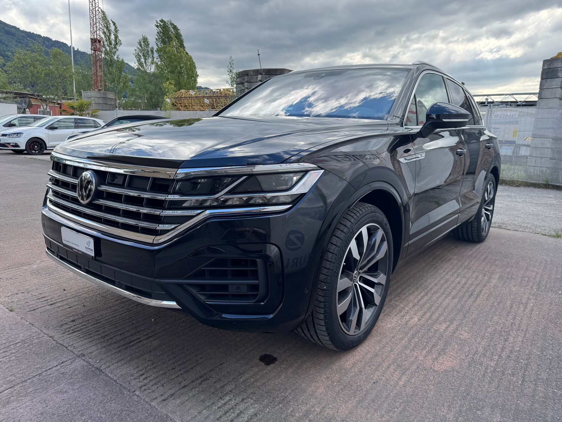 VW Touareg 3.0 TDI R Line Tiptronic-image-3