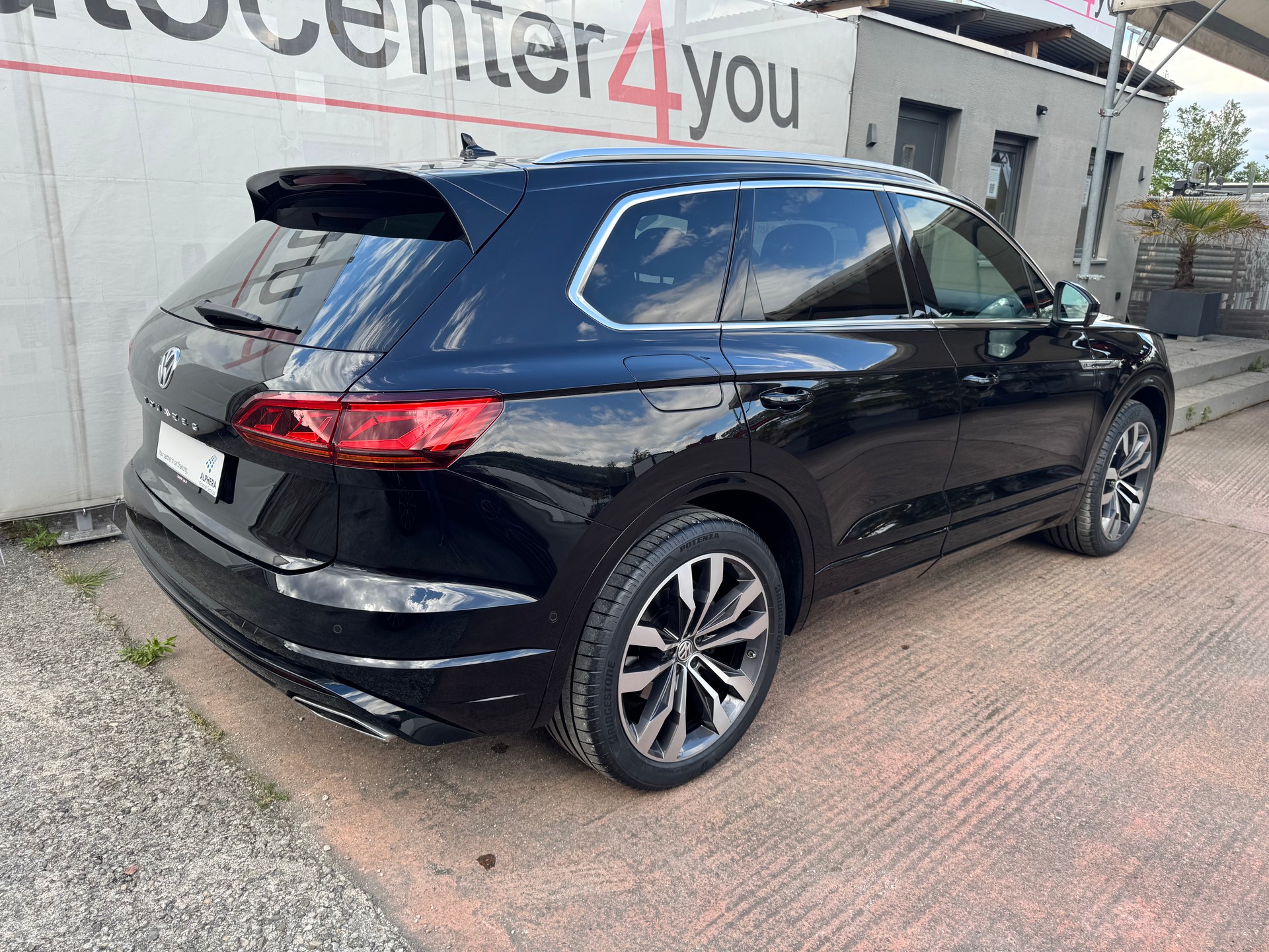 VW Touareg 3.0 TDI R Line Tiptronic-image-8