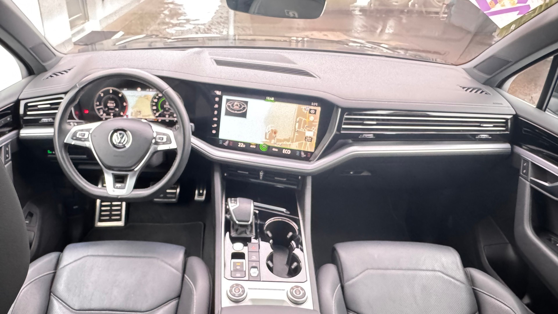 VW Touareg 3.0 TDI R Line Tiptronic-image-17