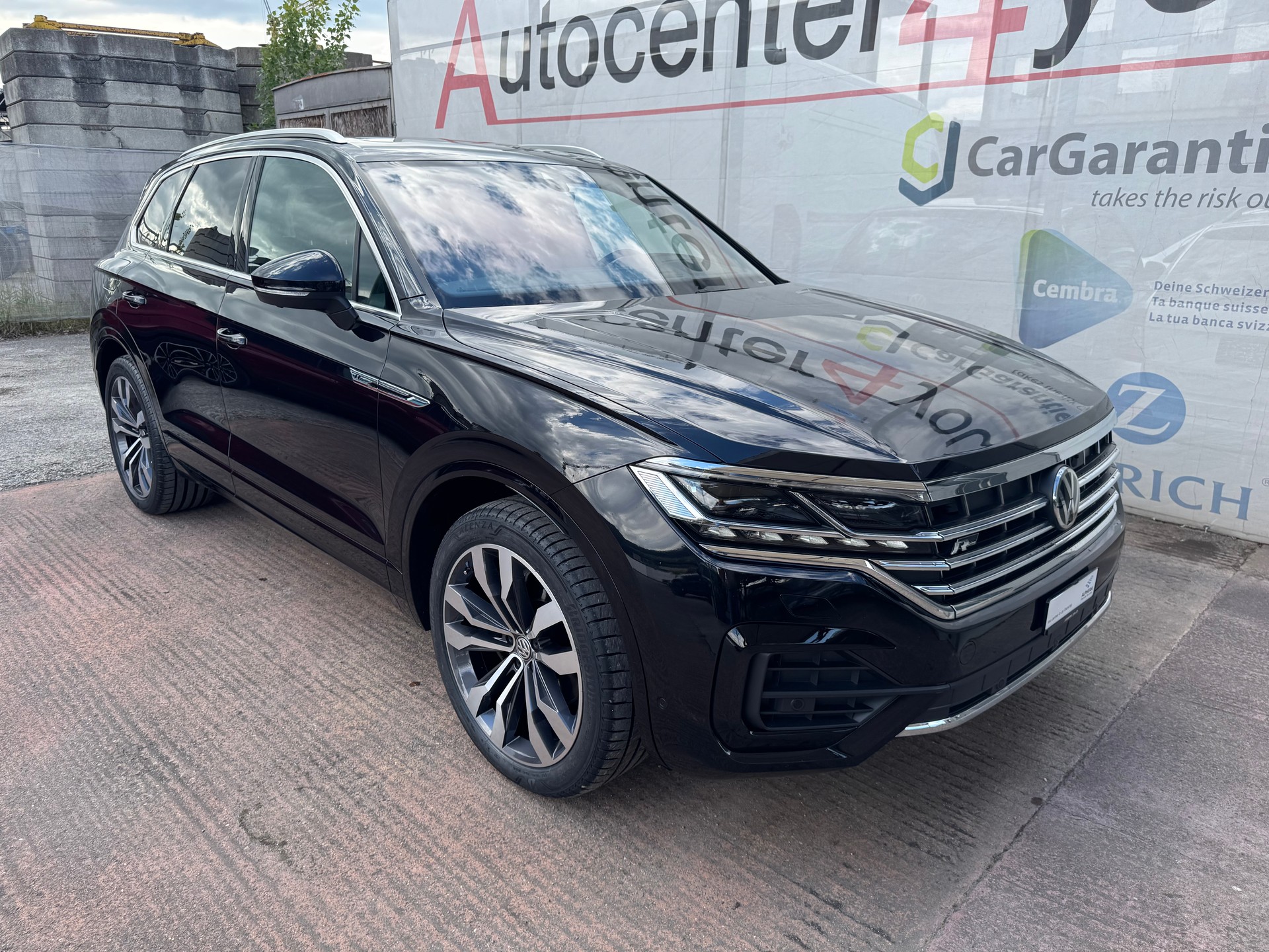 VW Touareg 3.0 TDI R Line Tiptronic-image-1