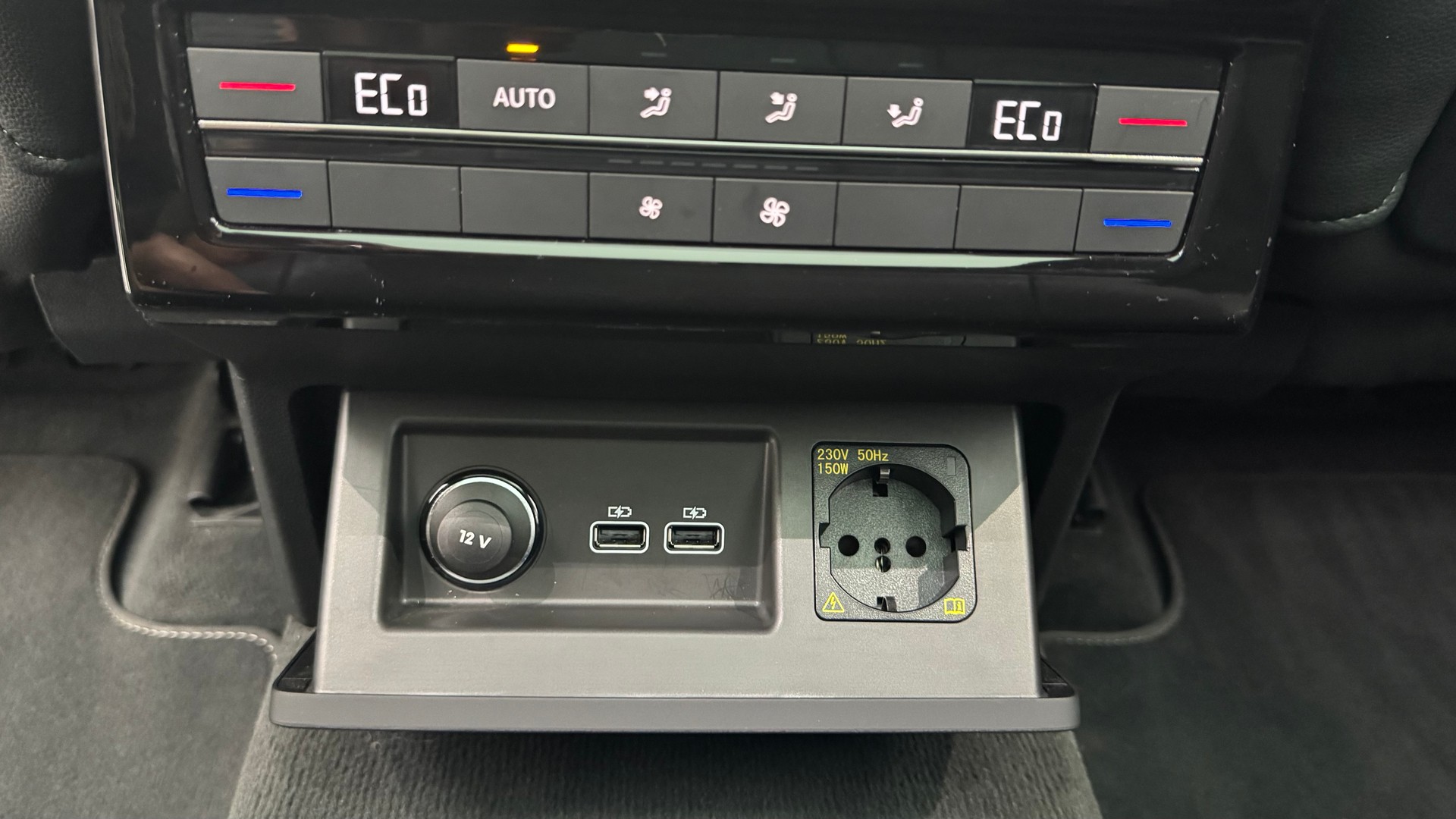 VW Touareg 3.0 TDI R Line Tiptronic-image-25