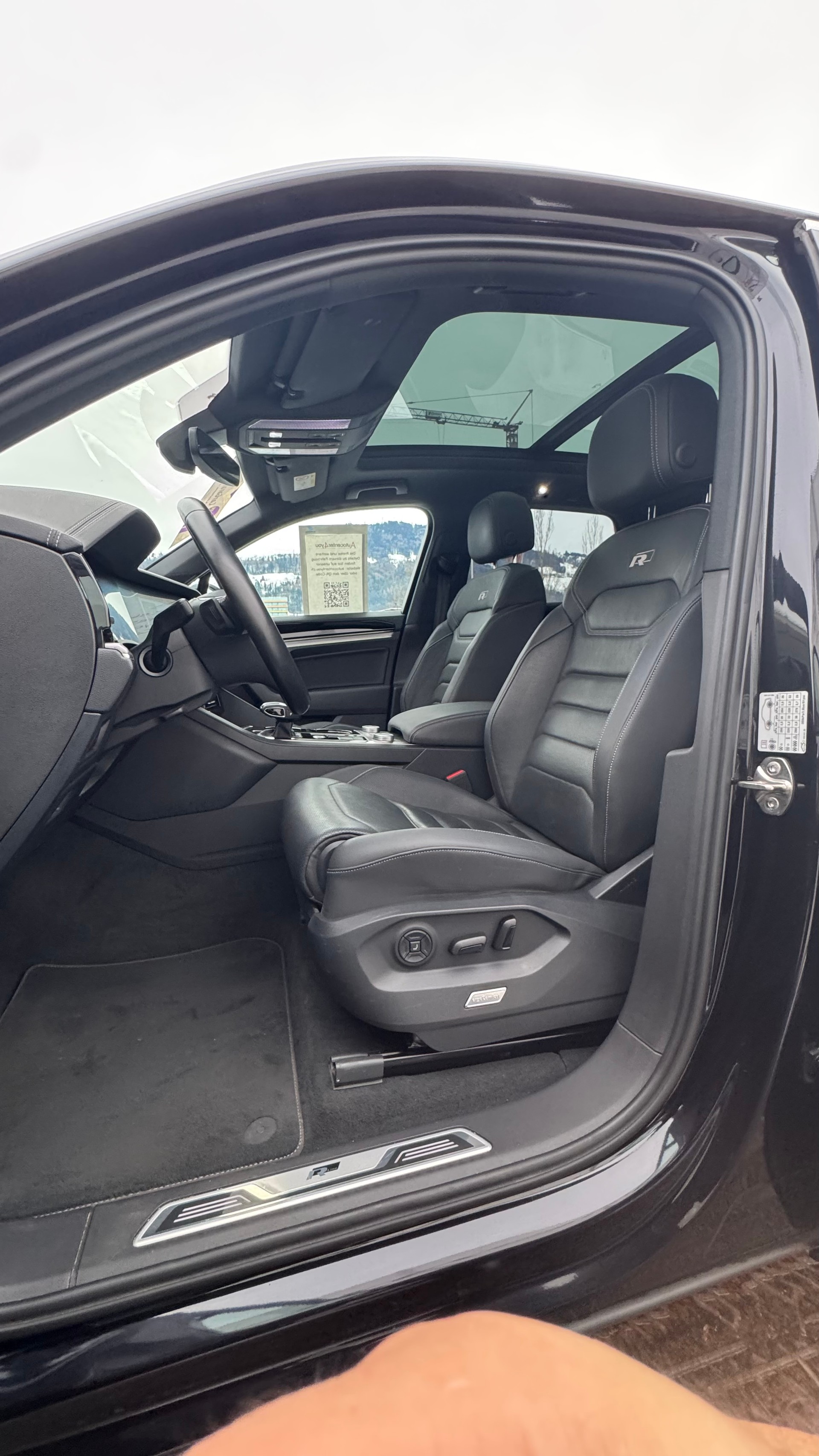 VW Touareg 3.0 TDI R Line Tiptronic-image-21