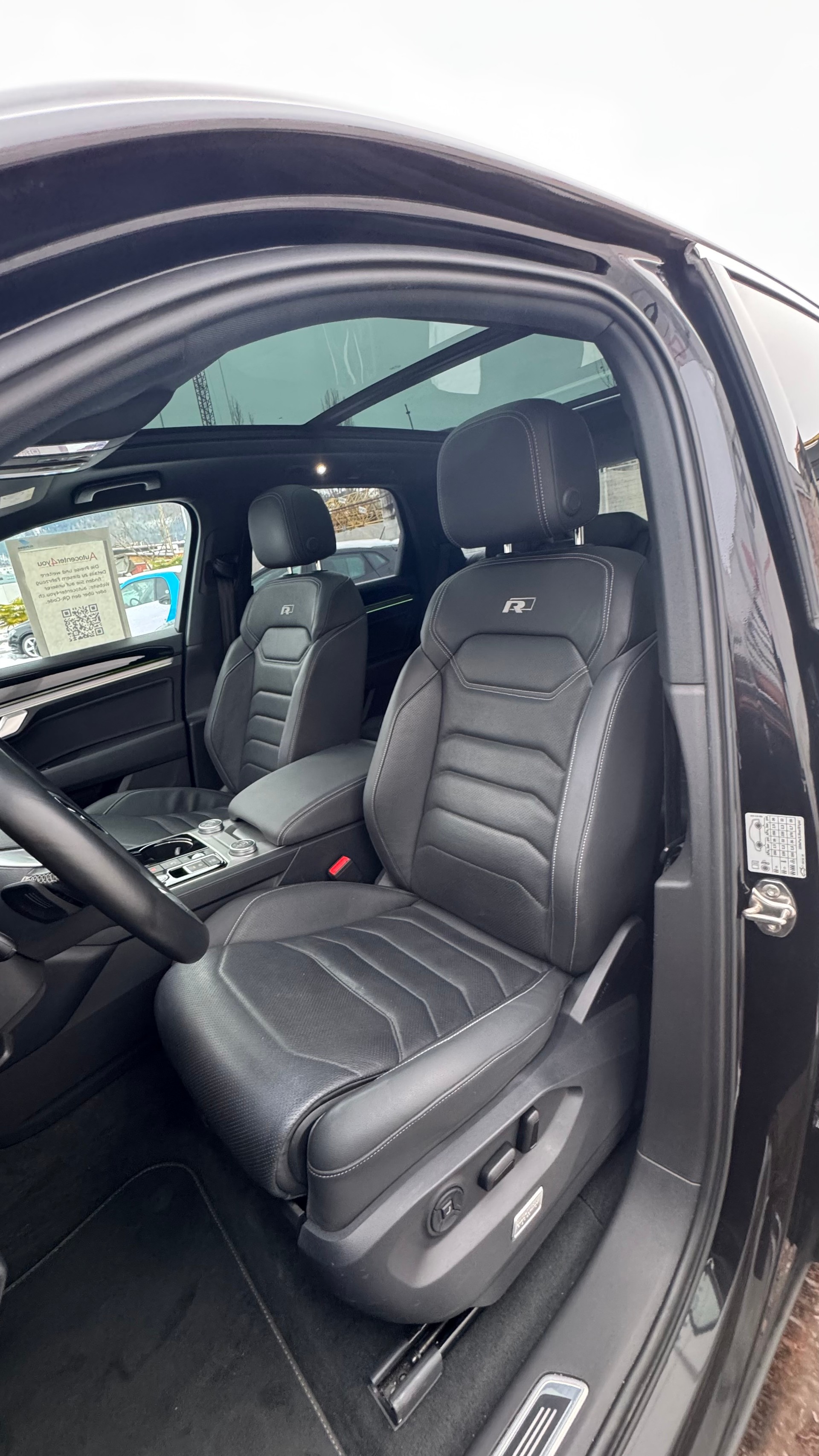 VW Touareg 3.0 TDI R Line Tiptronic-image-22