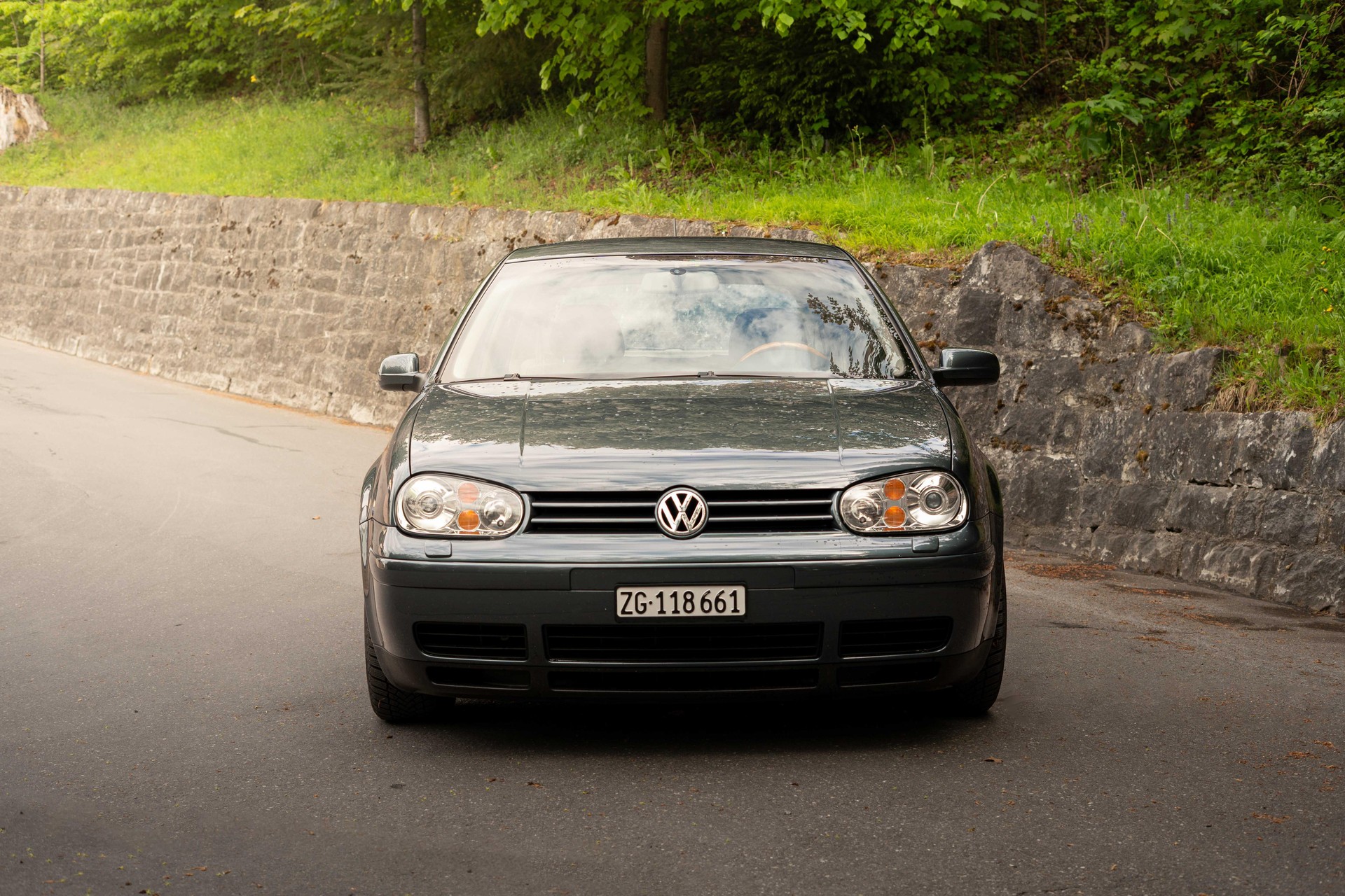 VW Golf 1.9TDI PD Highline 4Motion-image-1