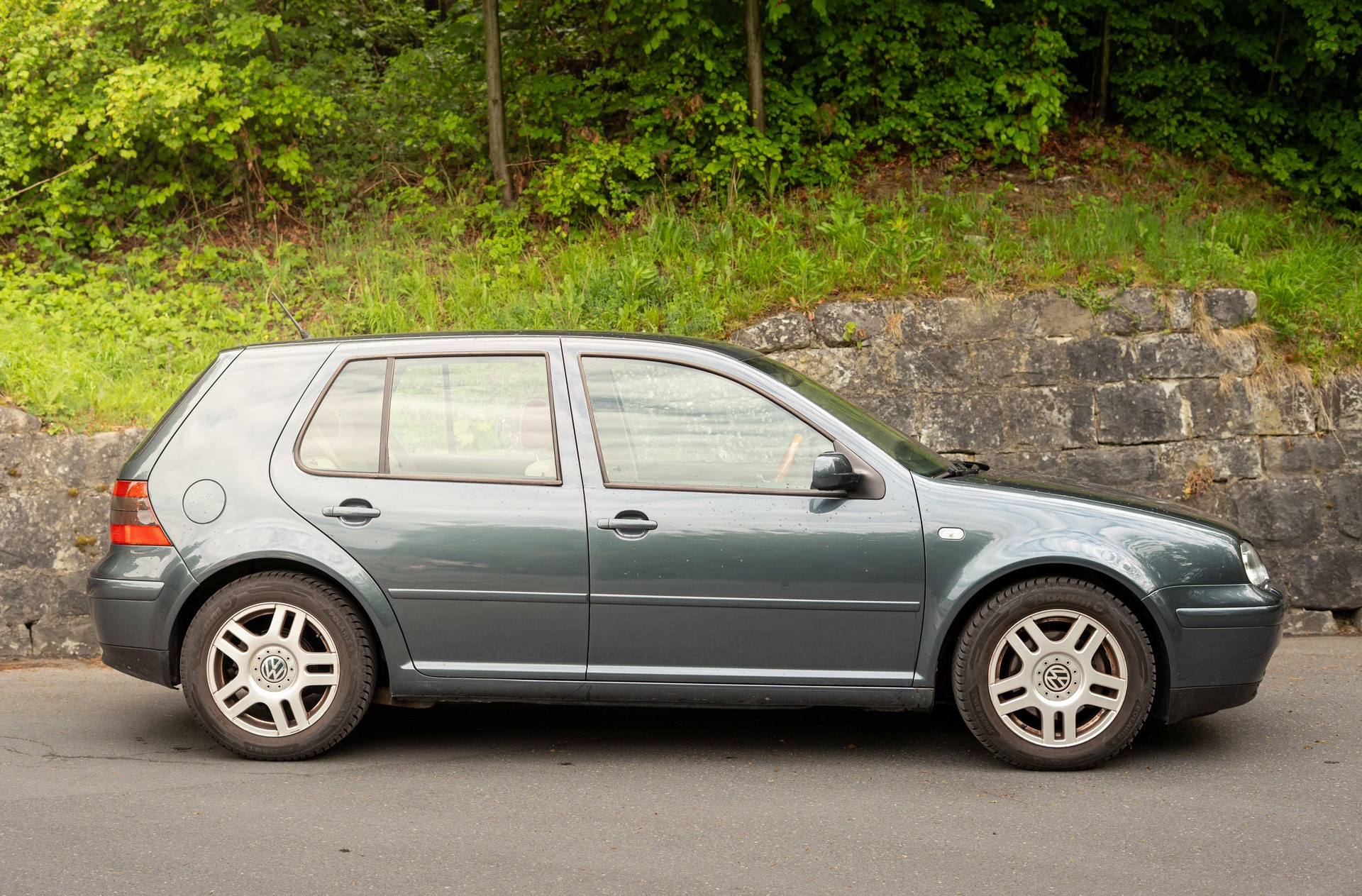 VW Golf 1.9TDI PD Highline 4Motion-image-2