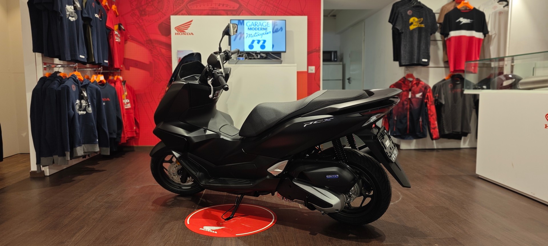 HONDA PCX 125-showroom-element-3