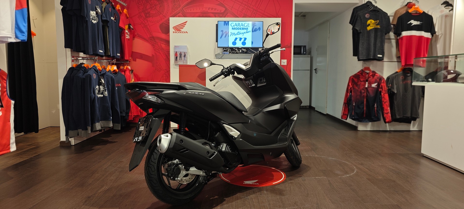 HONDA PCX 125-showroom-element-2