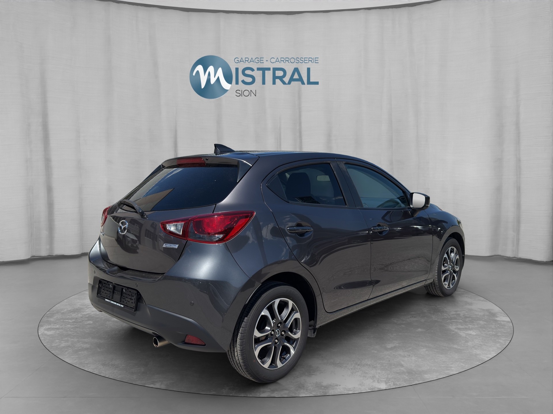 MAZDA 2 SKYACTIV-G 115 Revolution-image-4