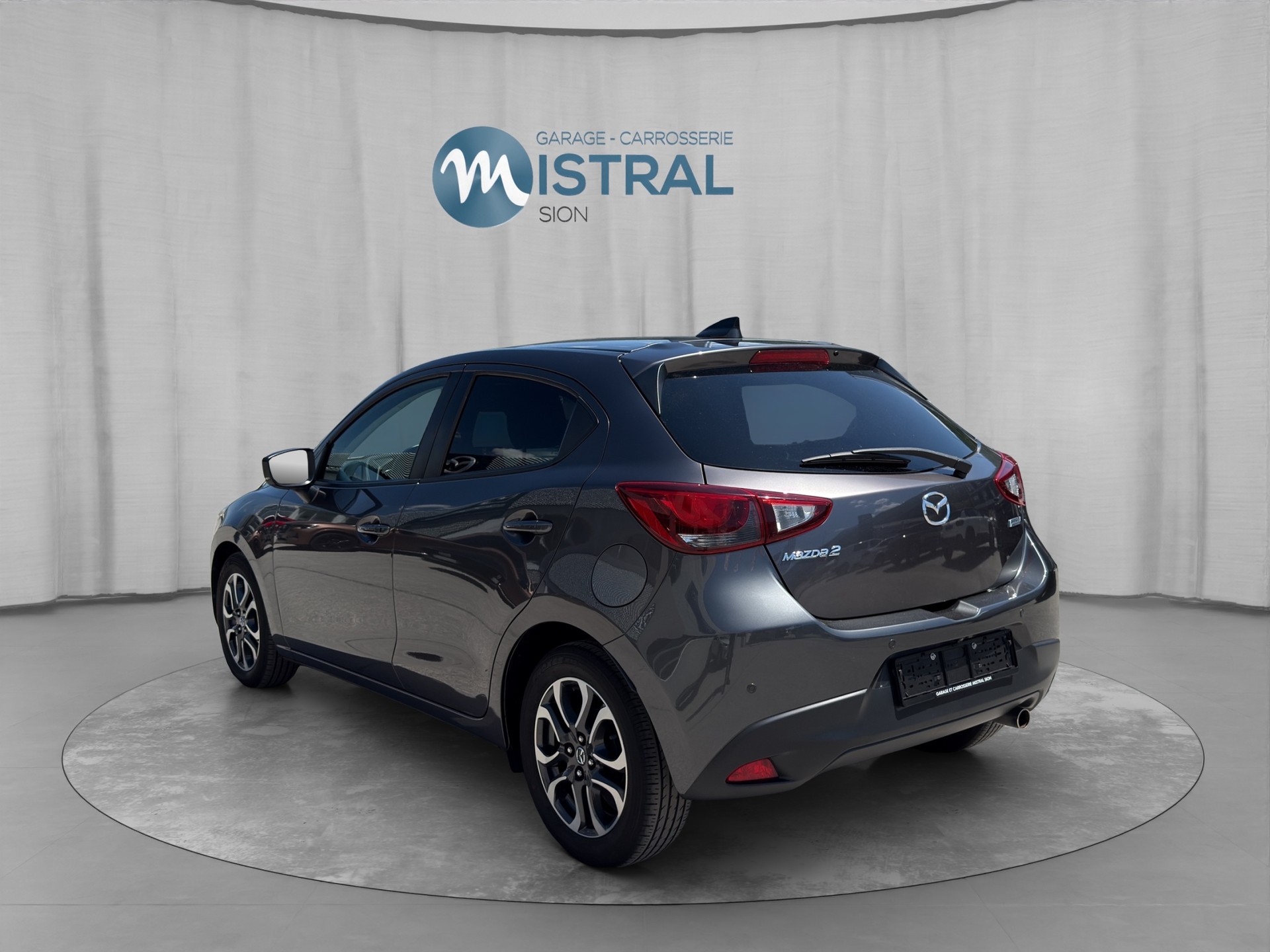 MAZDA 2 SKYACTIV-G 115 Revolution-image-2