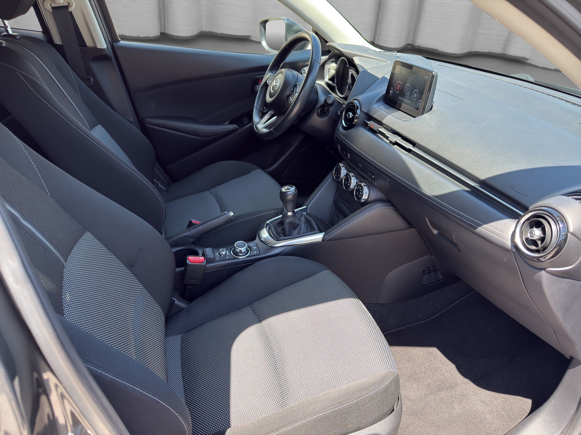 MAZDA 2 SKYACTIV-G 115 Revolution-image-10