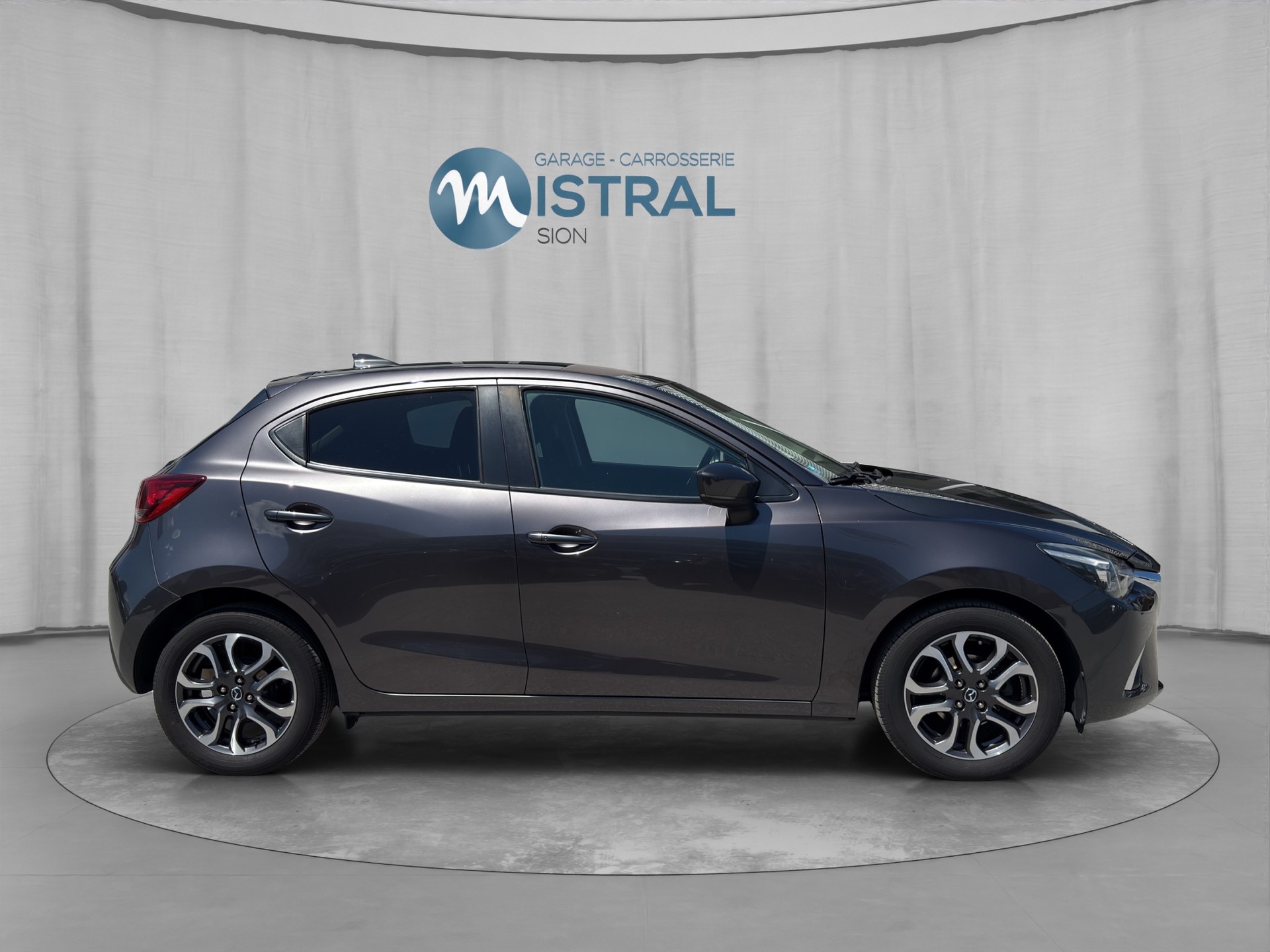 MAZDA 2 SKYACTIV-G 115 Revolution-image-5
