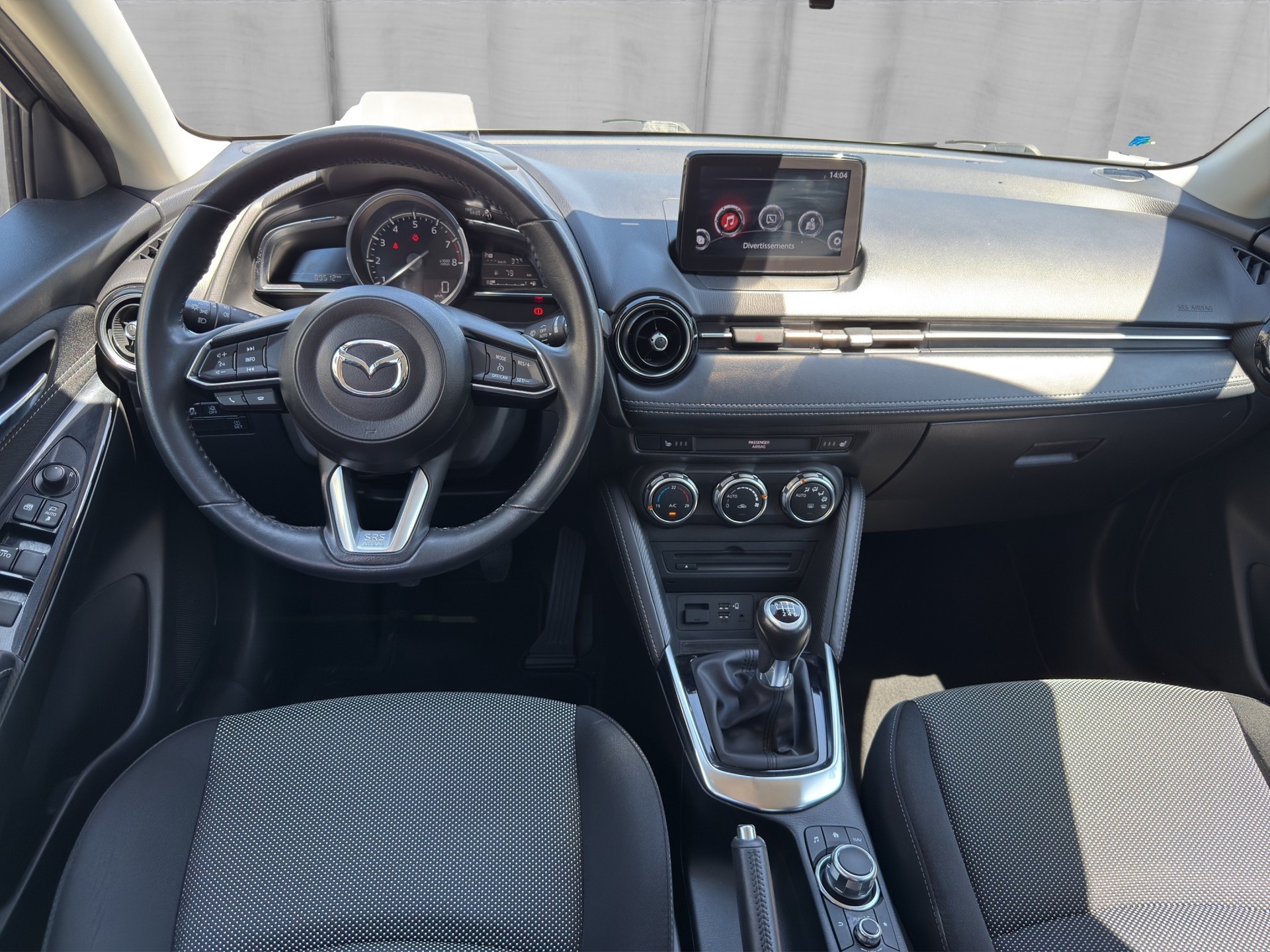 MAZDA 2 SKYACTIV-G 115 Revolution-image-9