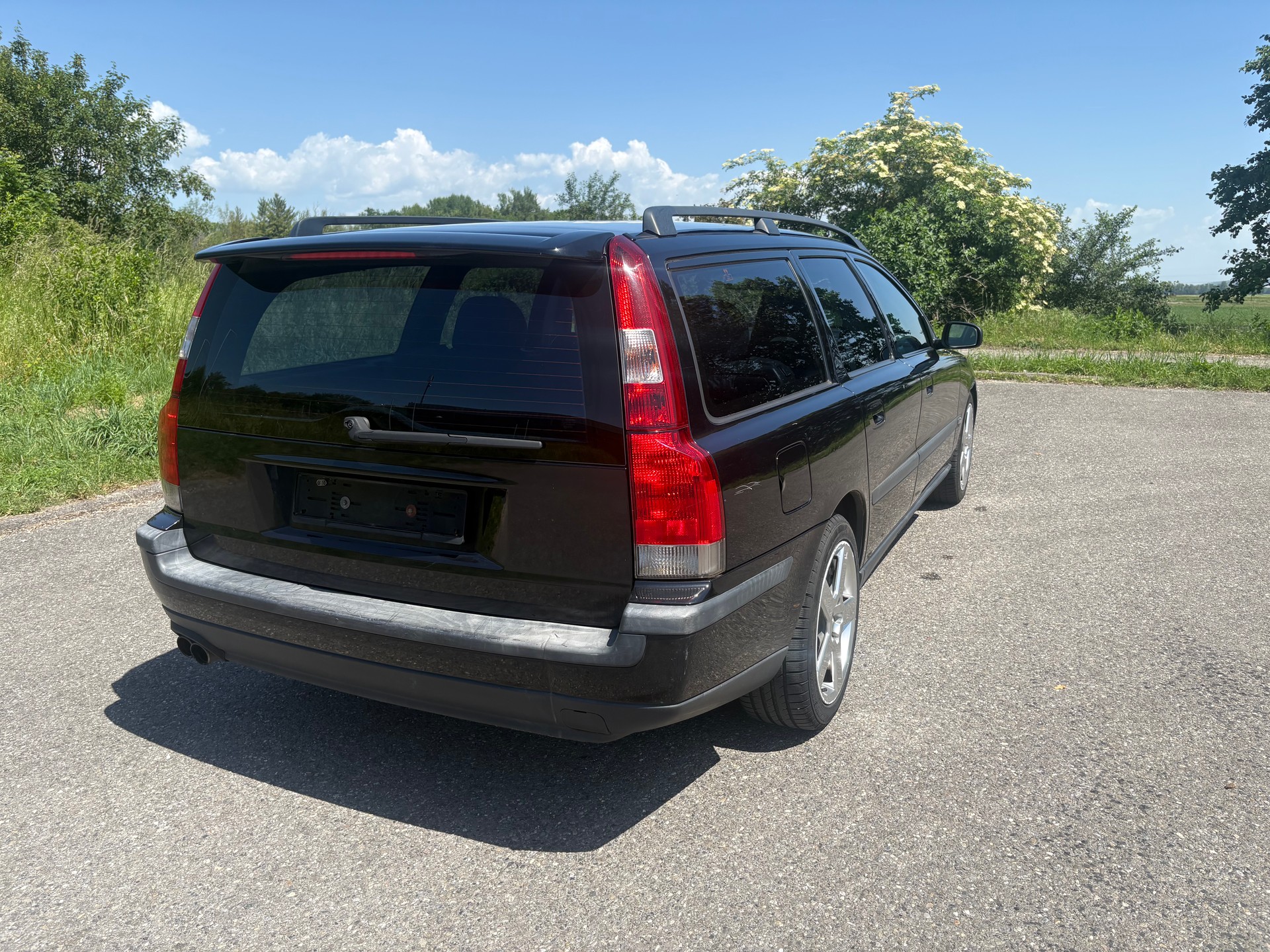 VOLVO V70 R AWD-image-8