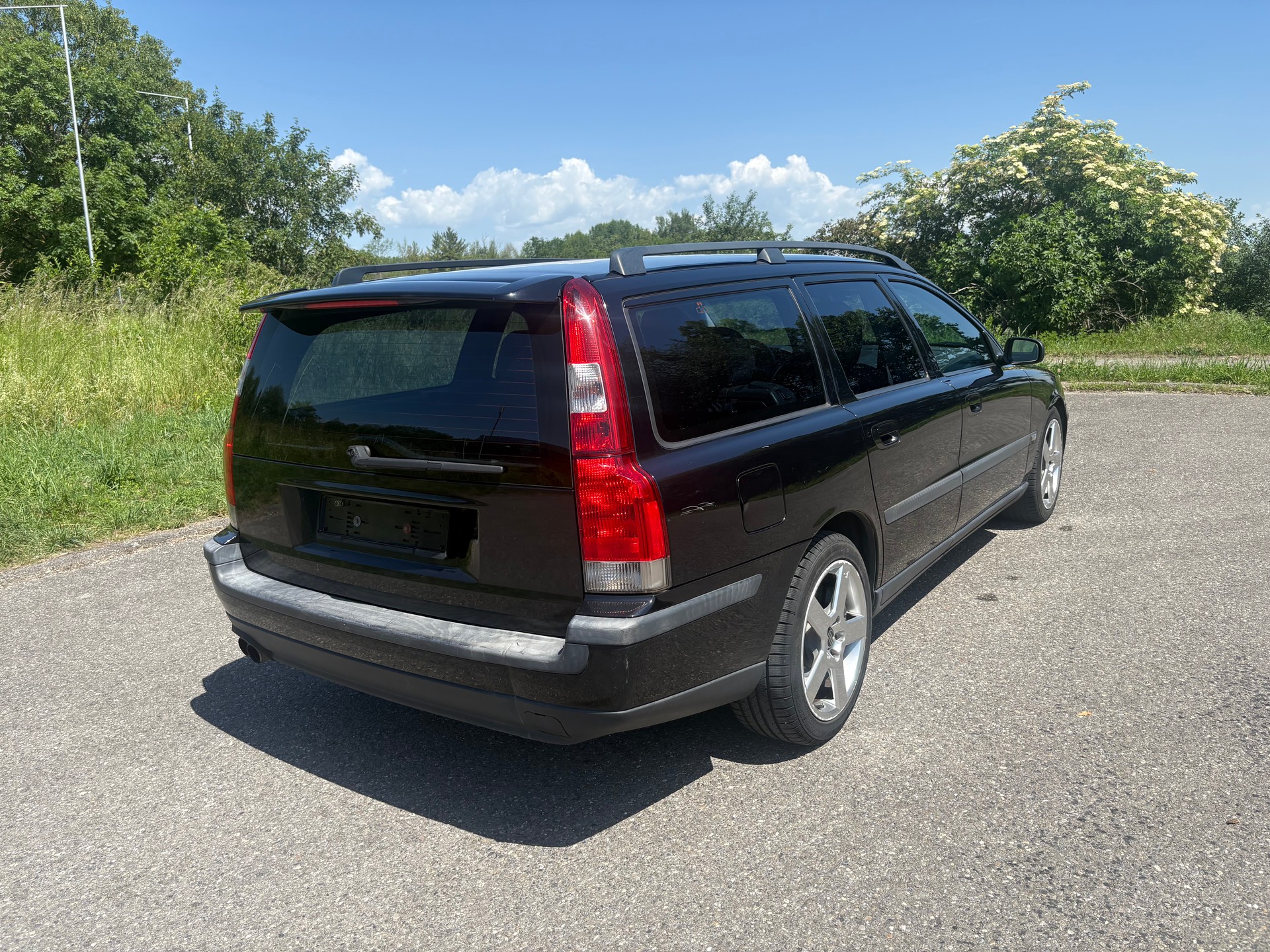 VOLVO V70 R AWD-image-9