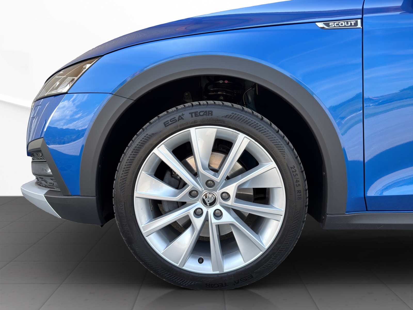 SKODA Octavia Combi 2.0 TDI DSG Scout 4x4-image-17