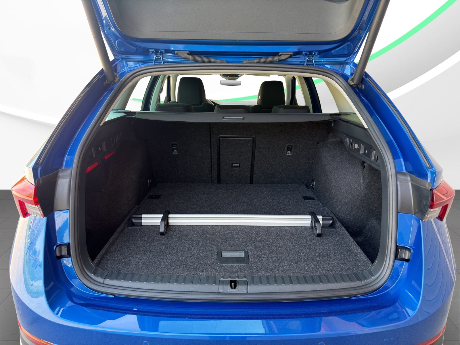 SKODA Octavia Combi 2.0 TDI DSG Scout 4x4-image-14