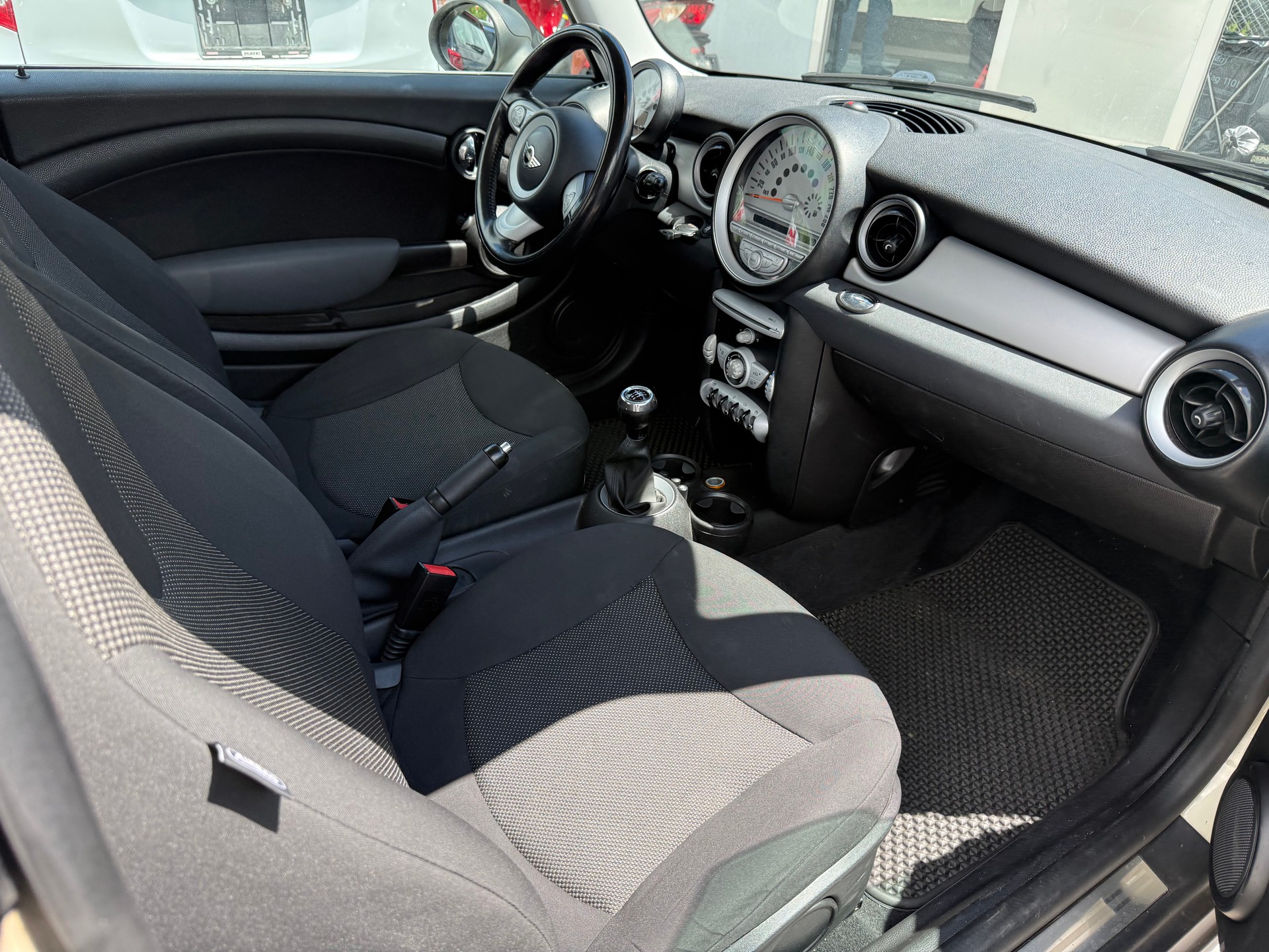 MINI One-image-8