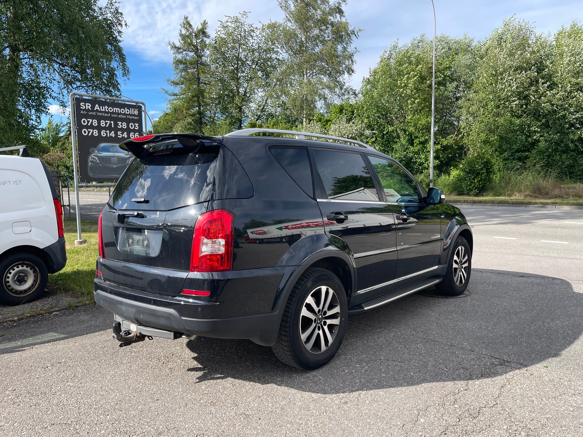 KGM-SsangYong Rexton RX200 e-XDi Sapphire 4WD Automatic-image-4