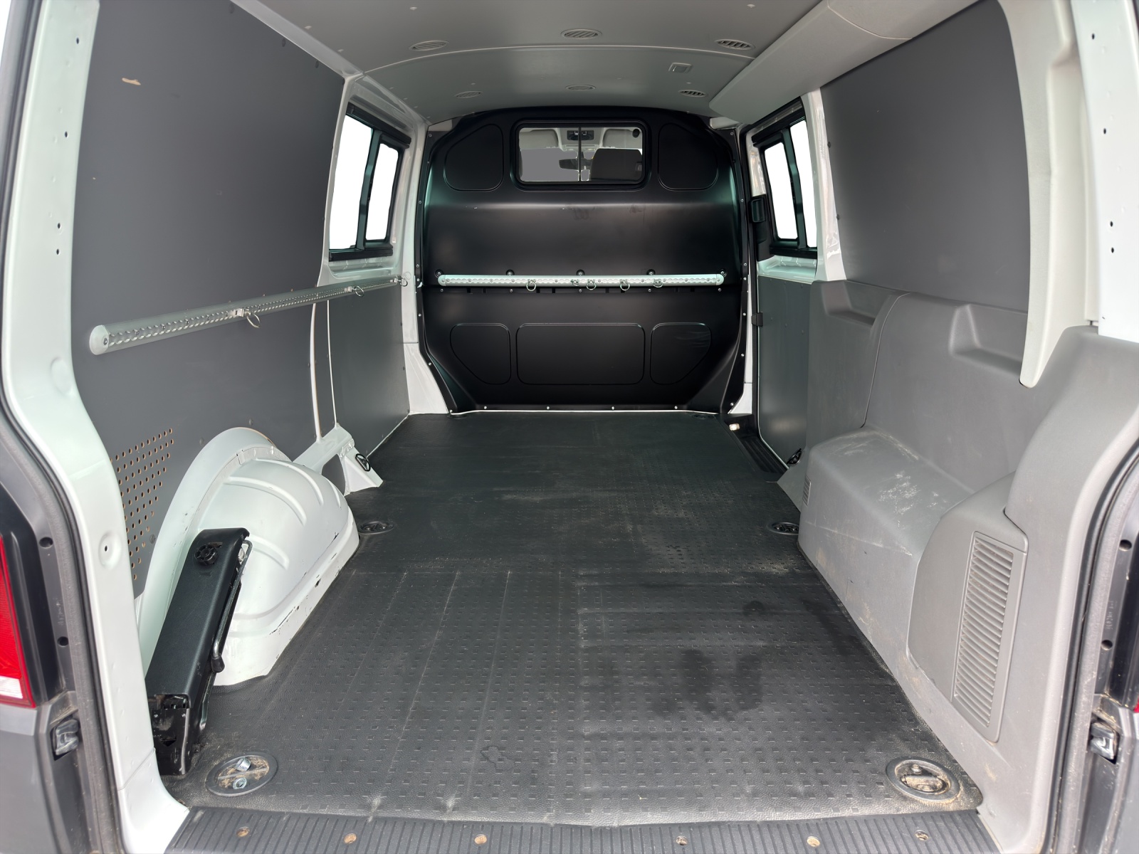 VW T6.1 2.0 TDI DSG-image-12