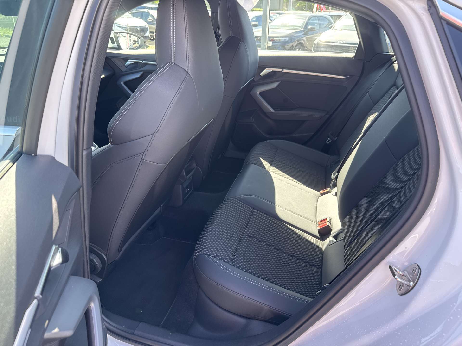 AUDI A3 Limousine 35 TDi S-Line S-Tronic Automat-image-6