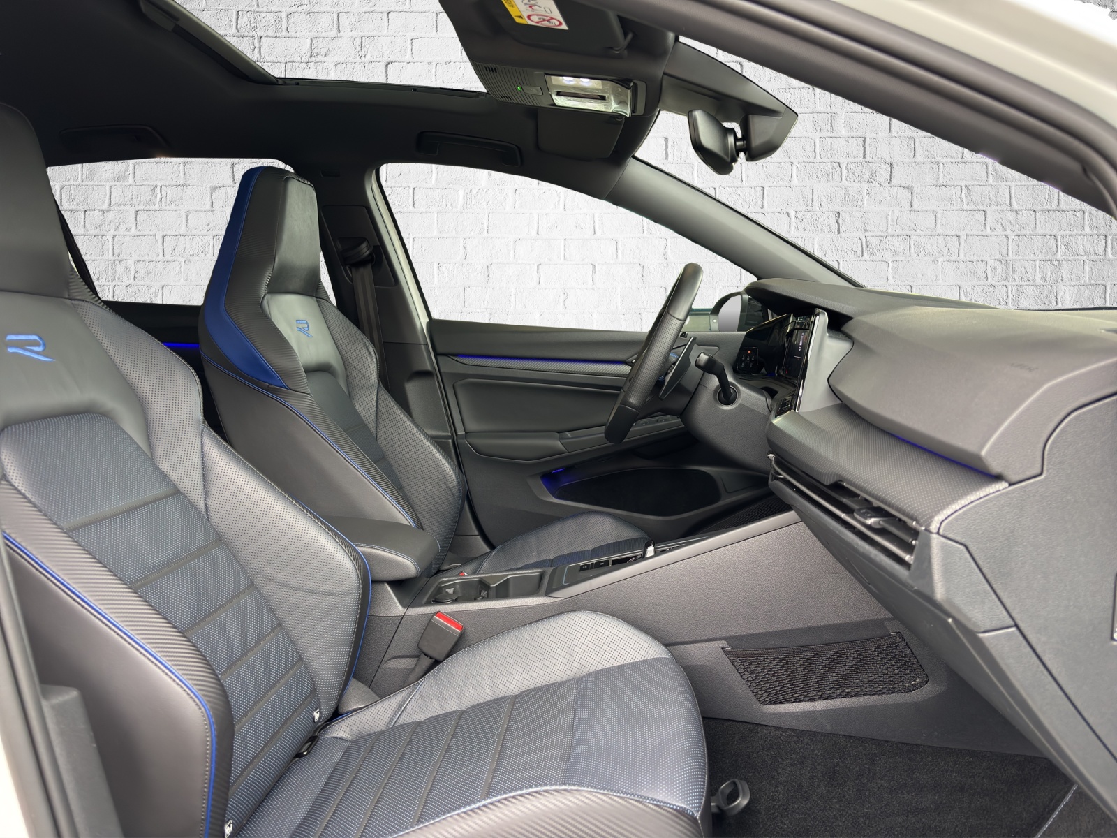VW Golf 2.0 TSI R DSG 4Motion-image-9