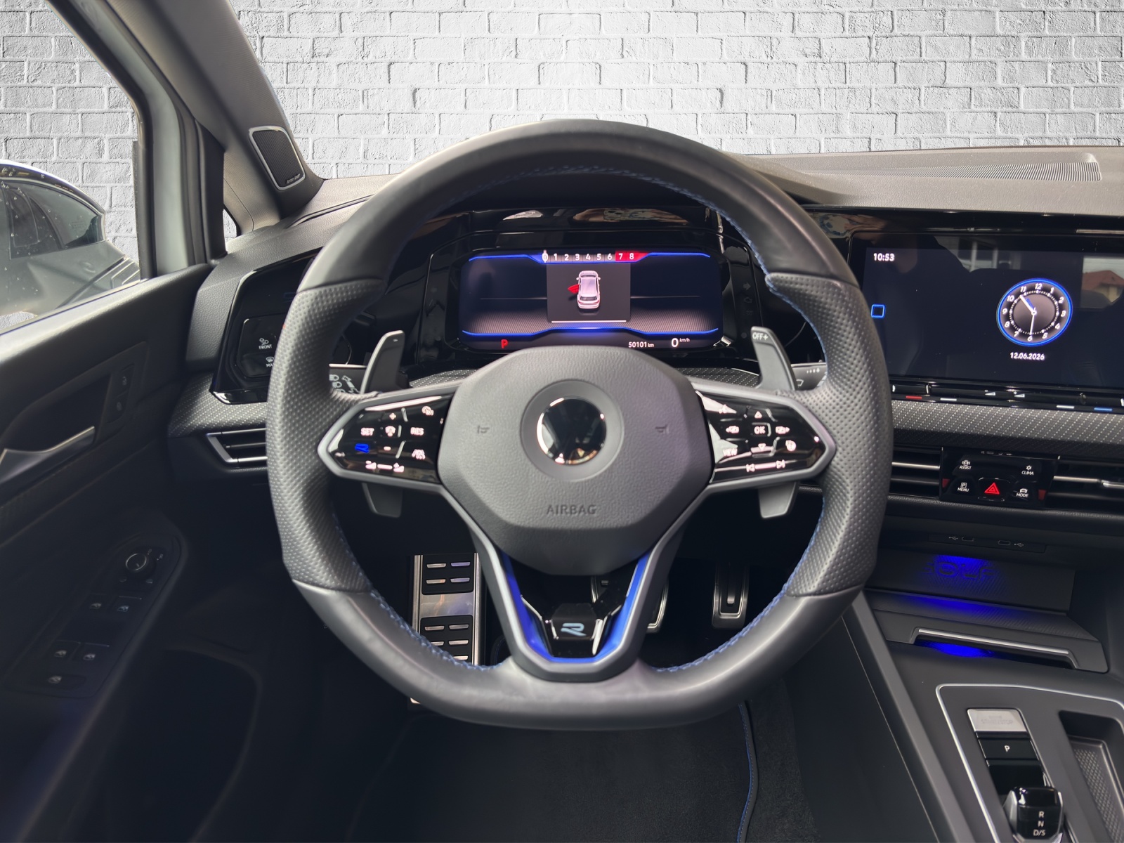 VW Golf 2.0 TSI R DSG 4Motion-image-11