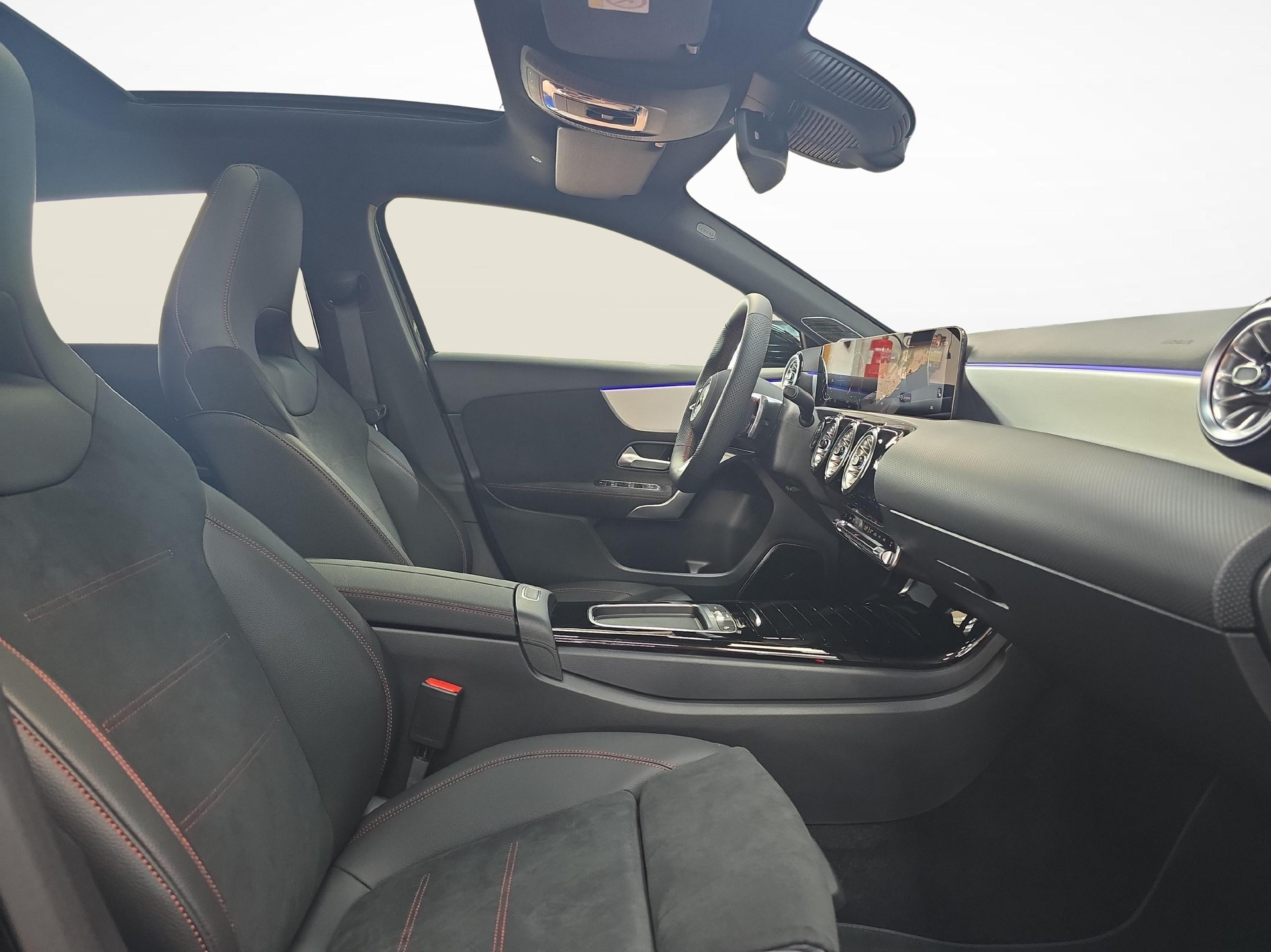 MERCEDES-BENZ A 200 Night Star AMG Line-image-7