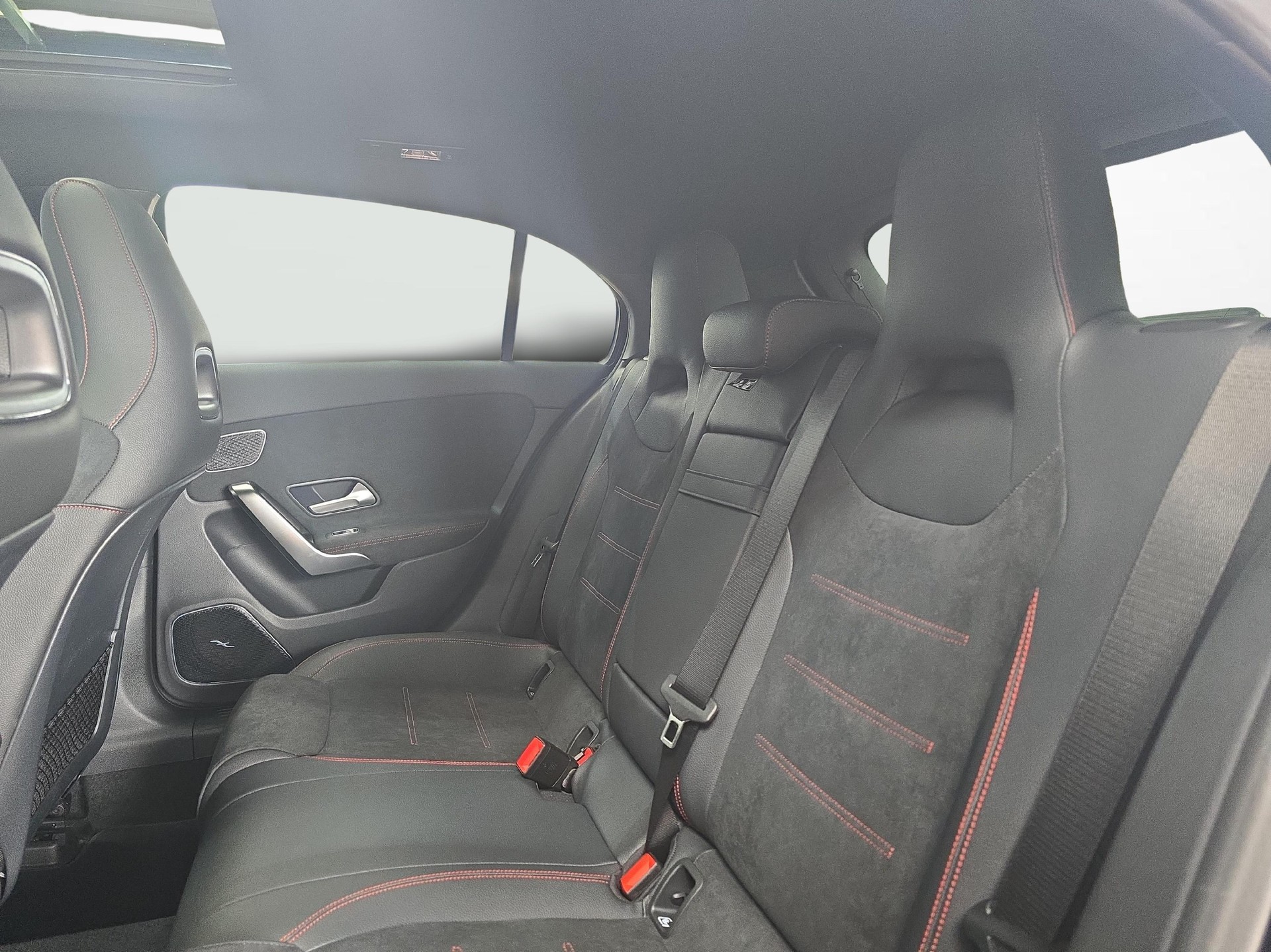 MERCEDES-BENZ A 200 Night Star AMG Line-image-9
