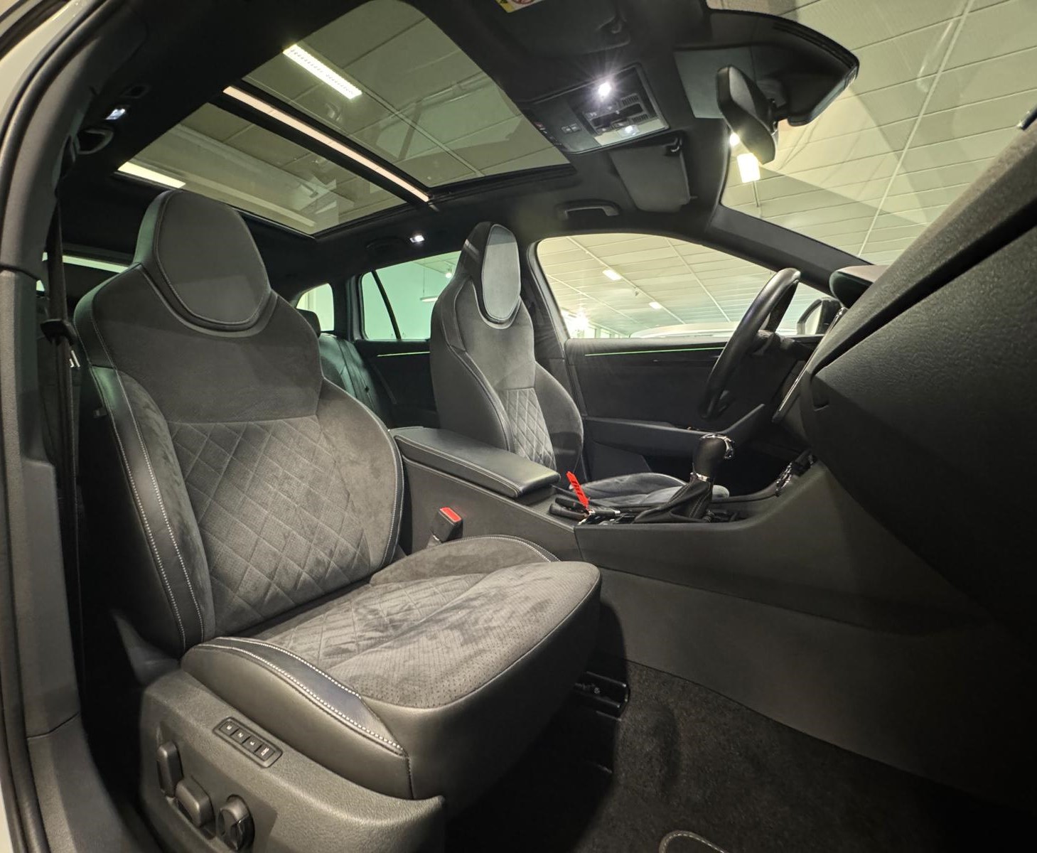 SKODA Superb Combi 2.0 TDI 190 SportLine+ 4x4 DSG-image-10