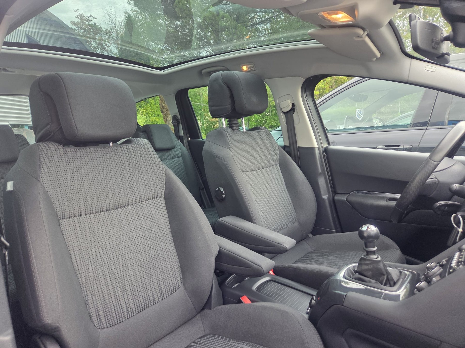 PEUGEOT 5008 1.6 16V T Family ** 7 PLACES ** Expertisé ** Ab MFK 11.25-image-11