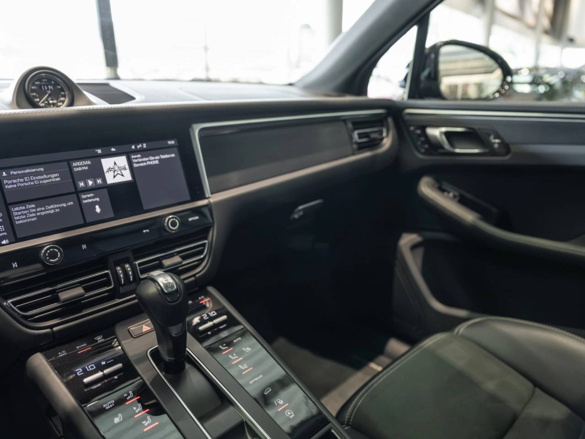 PORSCHE Macan GTS-image-16