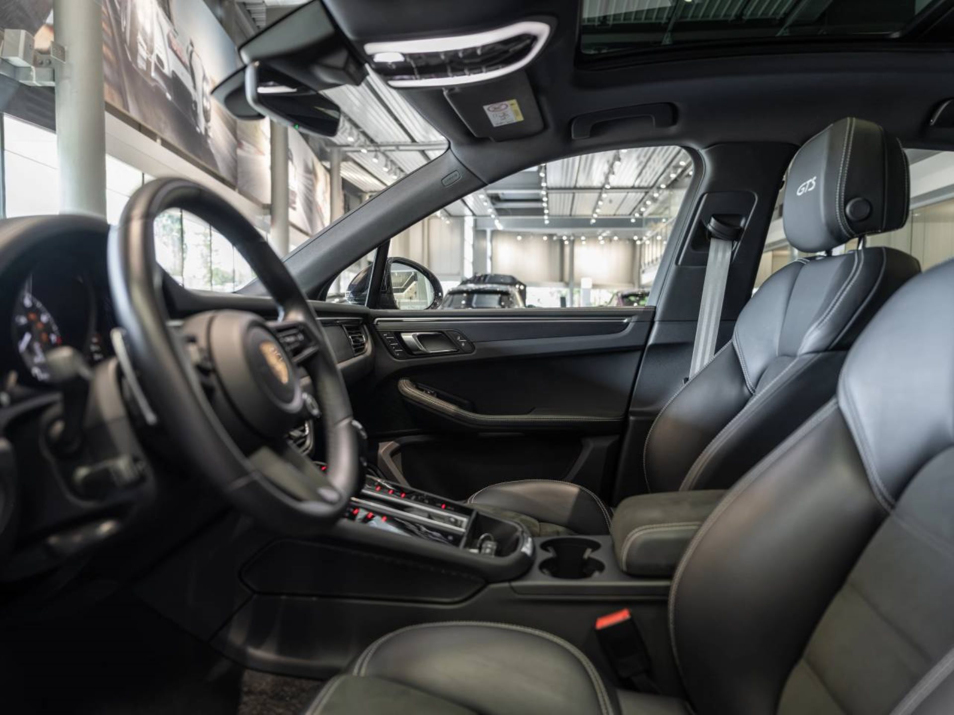 PORSCHE Macan GTS-image-3