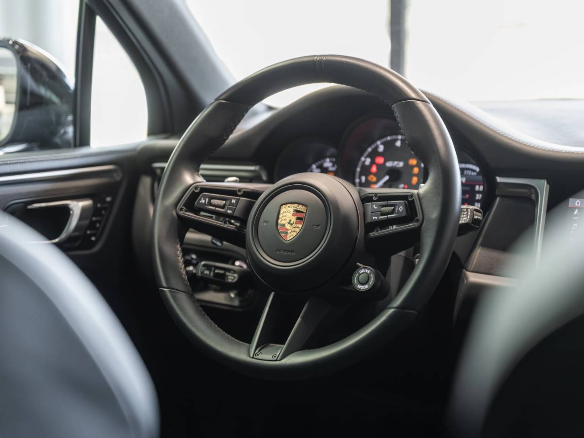 PORSCHE Macan GTS-image-13