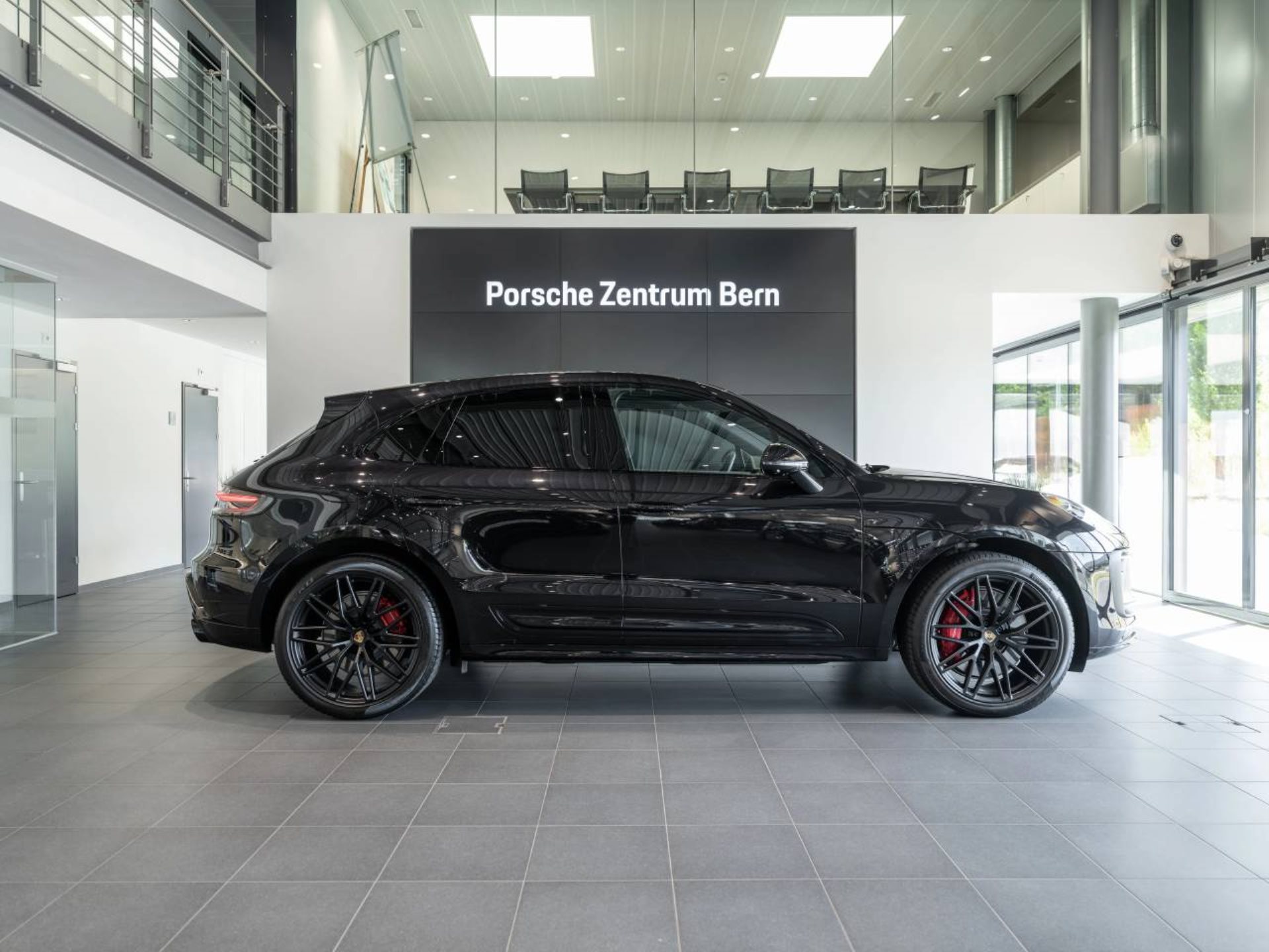 PORSCHE Macan GTS-image-1
