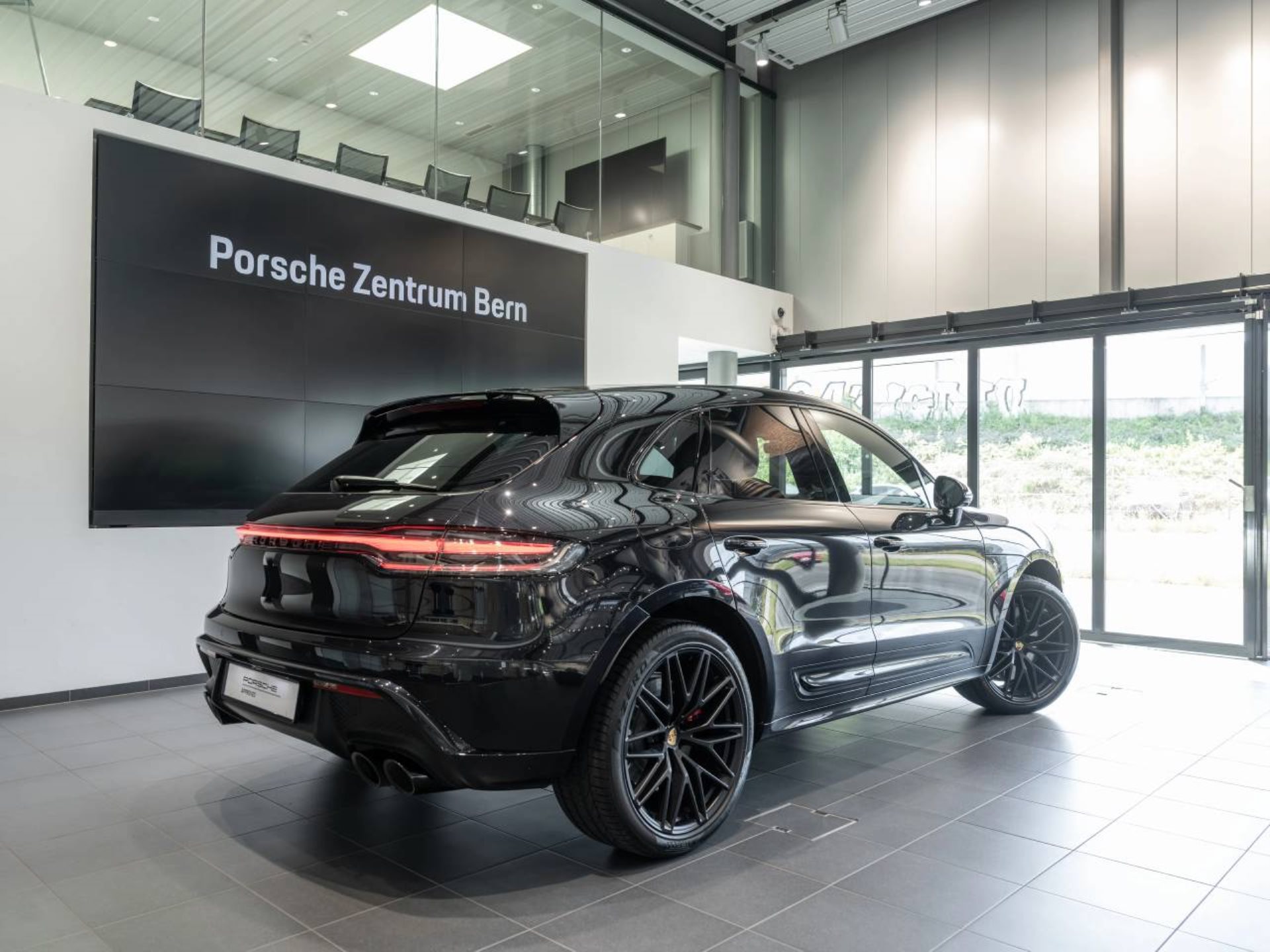 PORSCHE Macan GTS-image-2