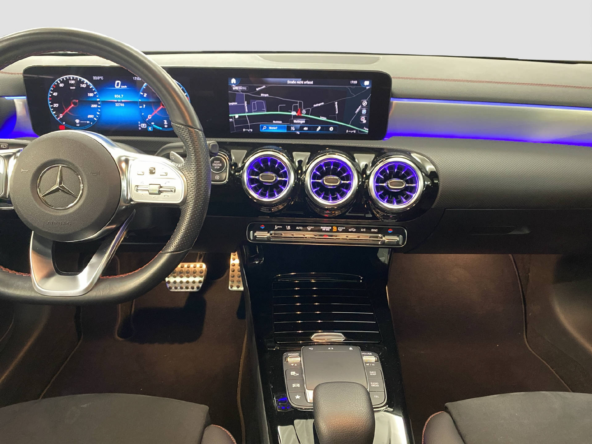 MERCEDES-BENZ CLA 200 AMG Line Shooting Brake-image-10