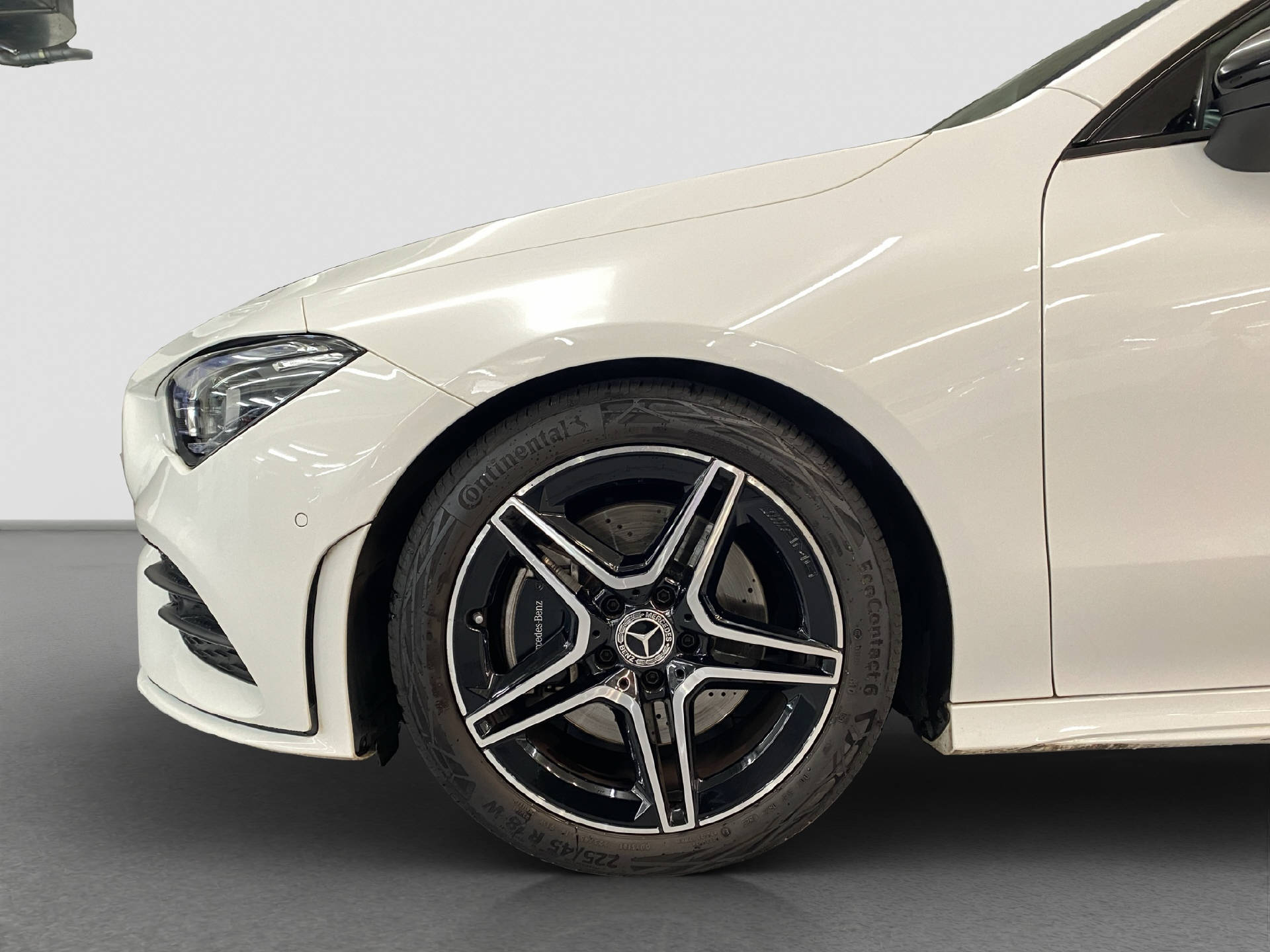 MERCEDES-BENZ CLA 200 AMG Line Shooting Brake-image-5
