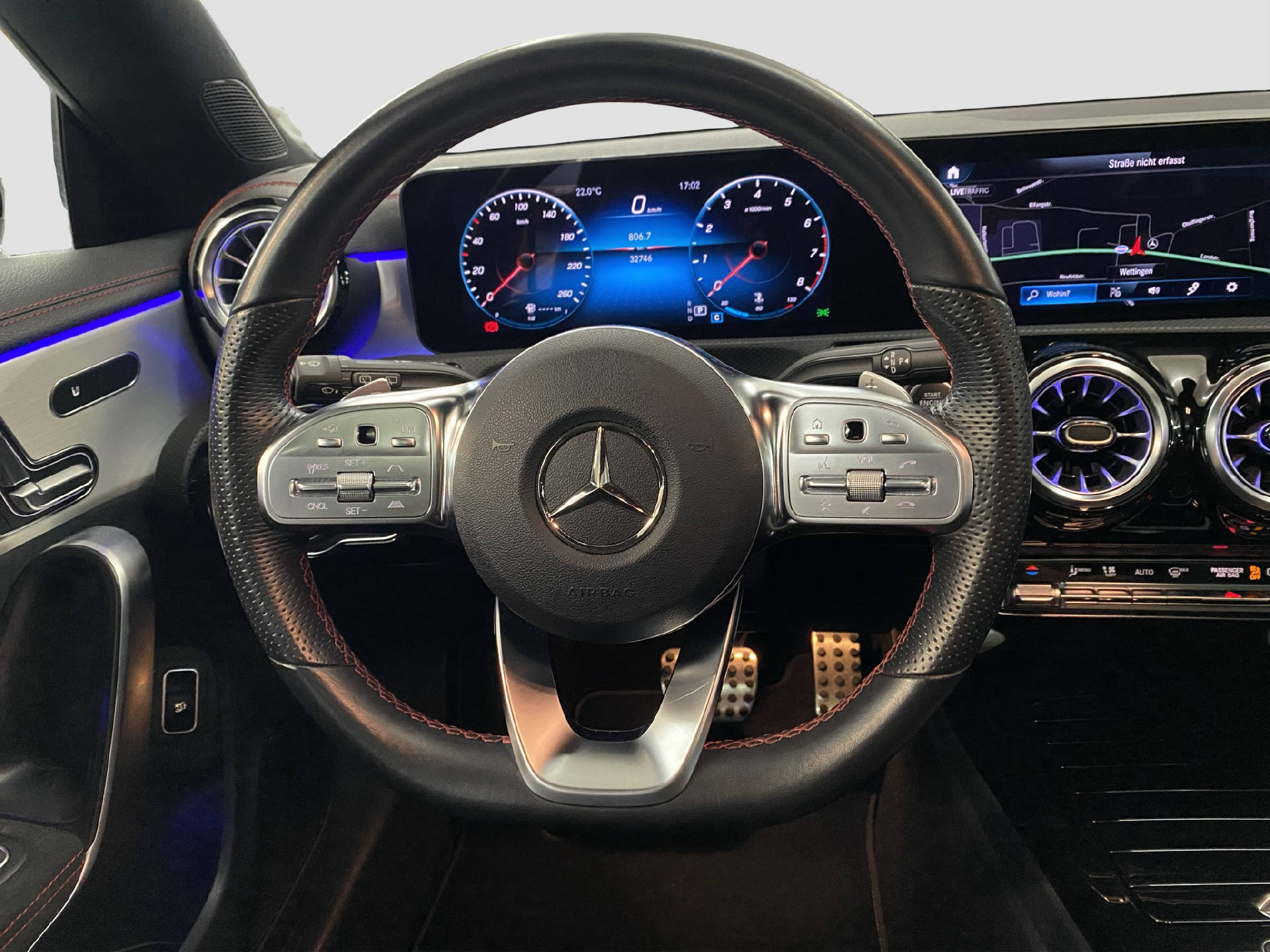 MERCEDES-BENZ CLA 200 AMG Line Shooting Brake-image-8